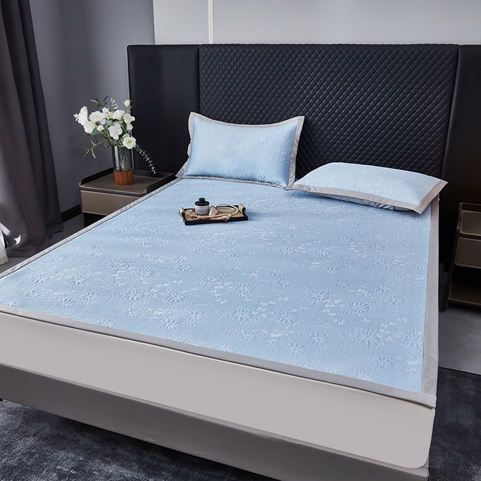 91家纺网 家纺一手货源 找家纺 库里梦家纺 2026新款轻奢高克重复合PE高分子凉席床笠三件套-素瑾 素瑾-蓝色床席款