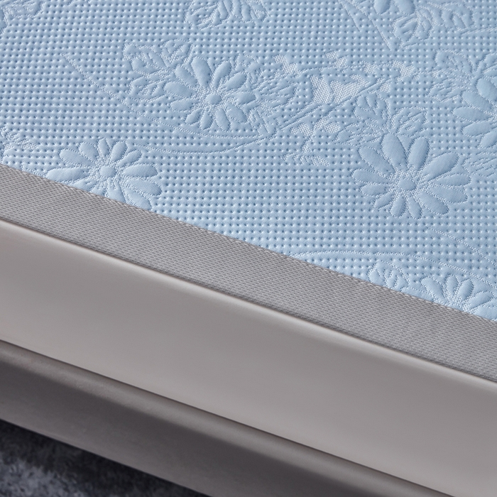 91家纺网 家纺一手货源 找家纺 库里梦家纺 2026新款轻奢高克重复合PE高分子凉席床笠三件套-素瑾 素瑾-蓝色床席款