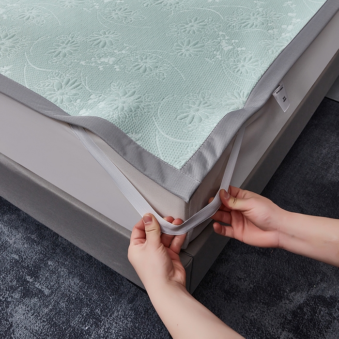 91家纺网 家纺一手货源 找家纺 库里梦家纺 2026新款轻奢高克重复合PE高分子凉席床笠三件套-素瑾 素瑾-绿色床席款