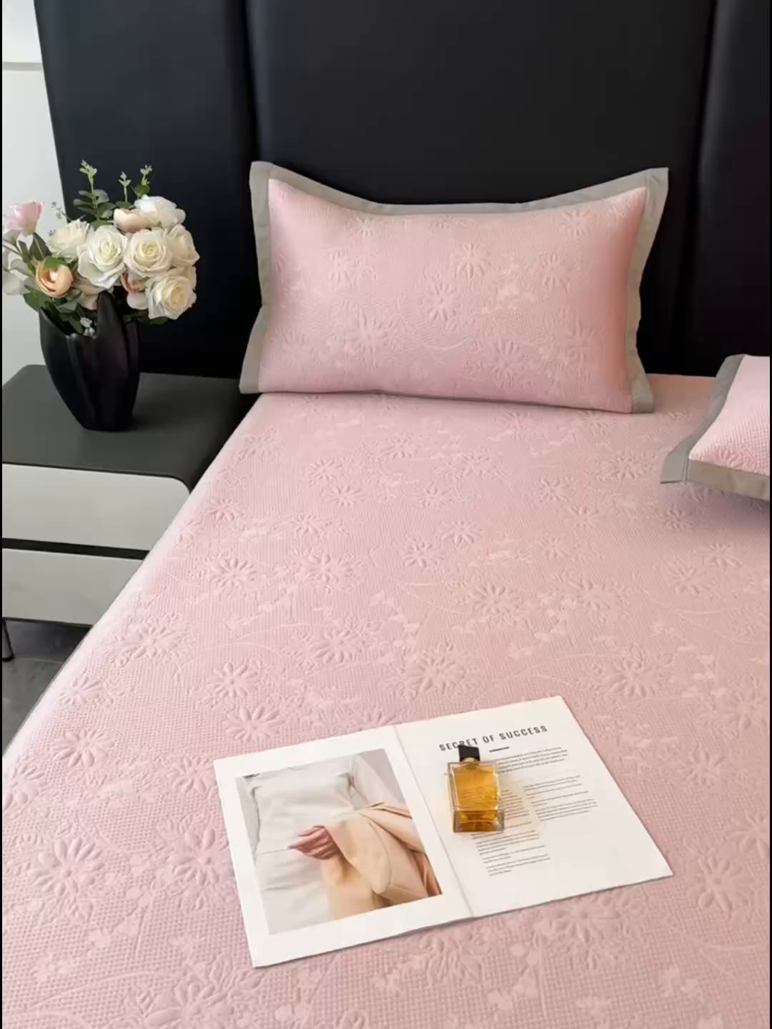 91家纺网 家纺一手货源 找家纺 库里梦家纺 2026新款轻奢高克重复合PE高分子凉席床笠三件套-素瑾 素瑾-粉色床笠款