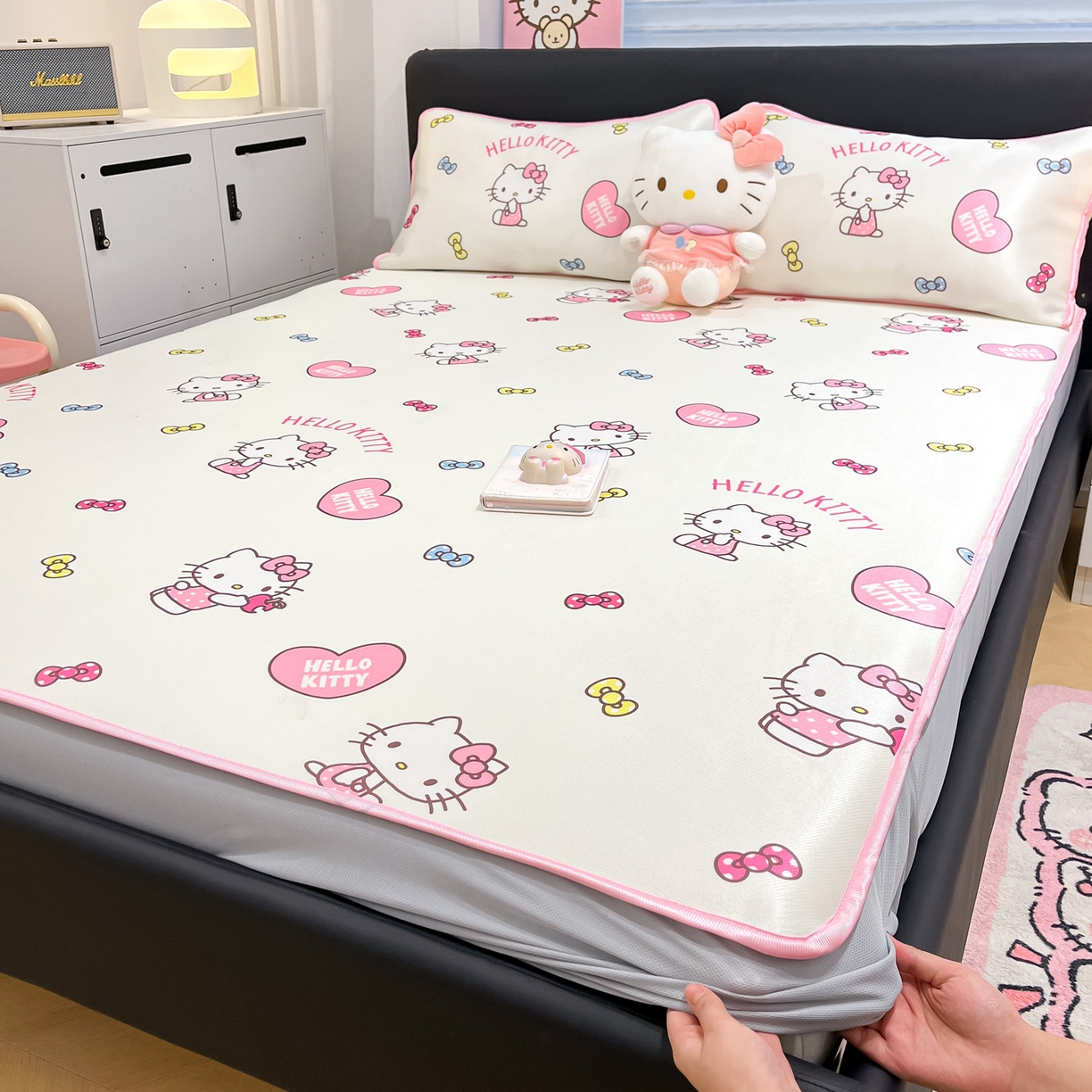 91家纺网 家纺一手货源 找家纺 暮思家居 2026新款三丽鸥正版授权数码印花A类可机洗1200D冰丝凉席三件套床笠款系列 床笠款-公主KT