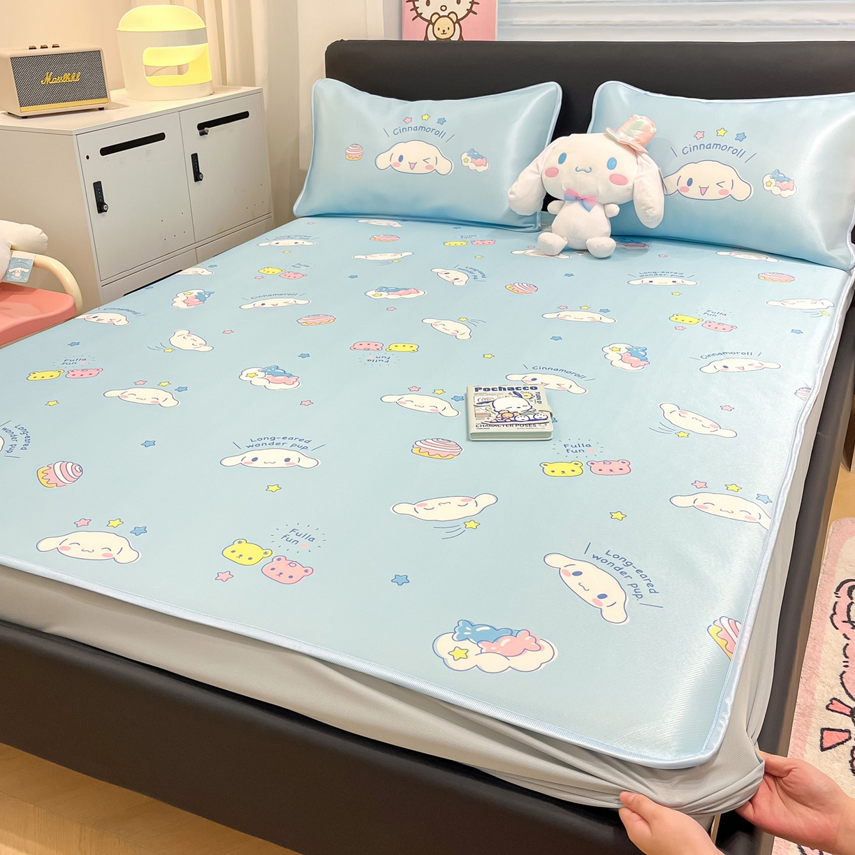 91家纺网 家纺一手货源 找家纺 暮思家居 2026新款三丽鸥正版授权数码印花A类可机洗1200D冰丝凉席三件套床笠款系列 床笠款-云朵大耳狗