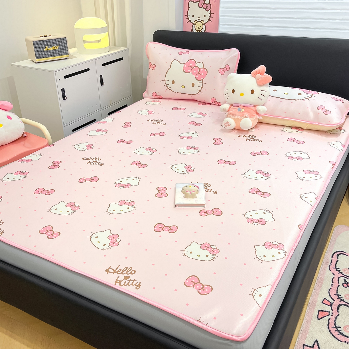 91家纺网 家纺一手货源 找家纺 暮思家居 2026新款三丽鸥正版授权数码印花A类可机洗1200D冰丝凉席三件套床笠款系列 床笠款-可爱KT