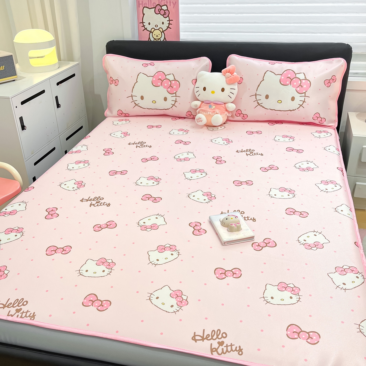 91家纺网 家纺一手货源 找家纺 暮思家居 2026新款三丽鸥正版授权数码印花A类可机洗1200D冰丝凉席三件套床笠款系列 床笠款-可爱KT