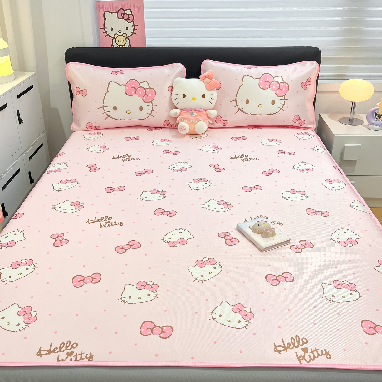 91家纺网 家纺一手货源 找家纺 暮思家居 2026新款三丽鸥正版授权数码印花A类可机洗1200D冰丝凉席三件套床笠款系列 床笠款-可爱KT