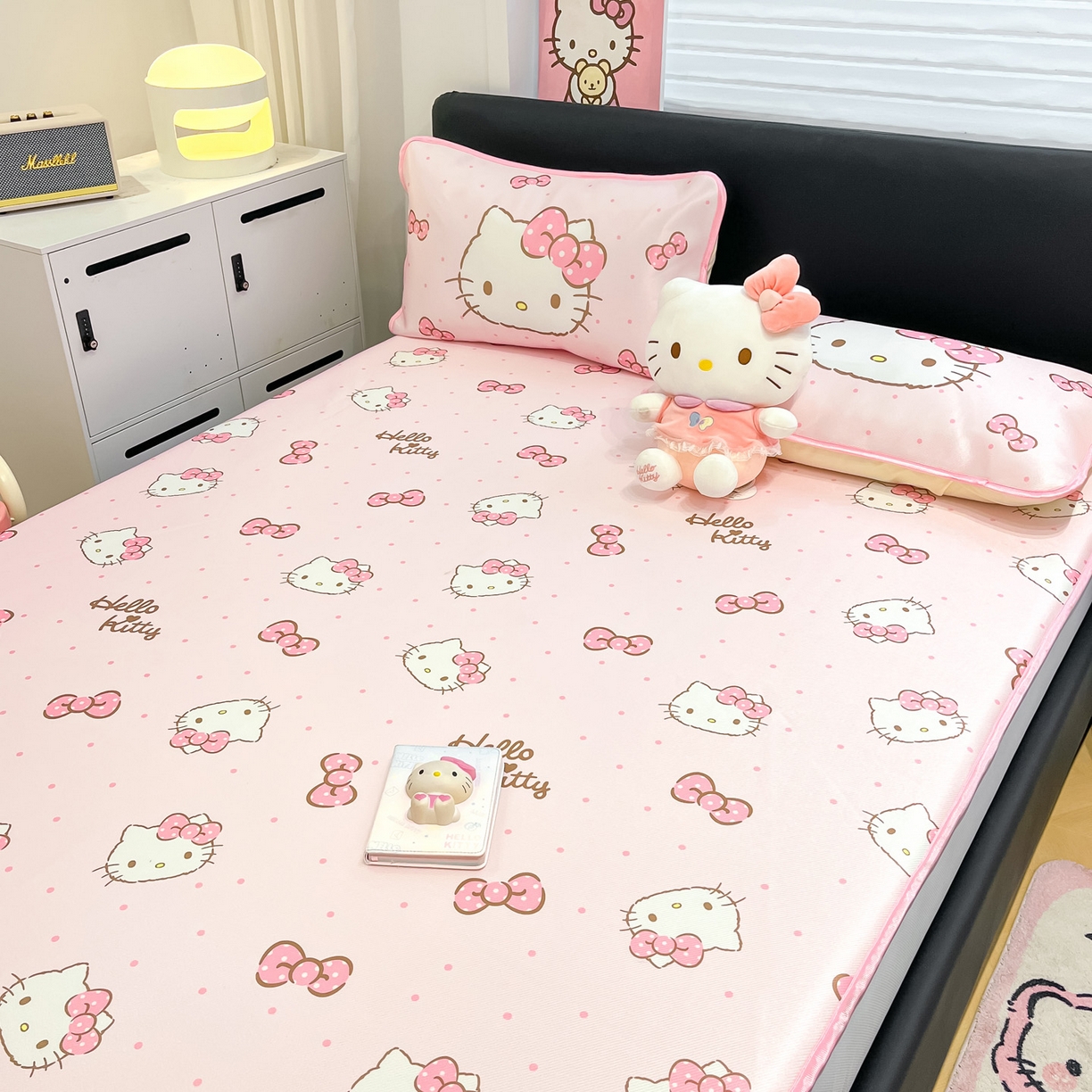 91家纺网 家纺一手货源 找家纺 暮思家居 2026新款三丽鸥正版授权数码印花A类可机洗1200D冰丝凉席三件套床笠款系列 床笠款-可爱KT