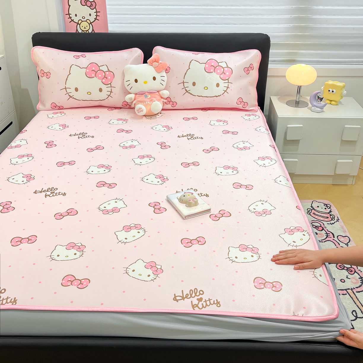 91家纺网 家纺一手货源 找家纺 暮思家居 2026新款三丽鸥正版授权数码印花A类可机洗1200D冰丝凉席三件套床笠款系列 床笠款-可爱KT