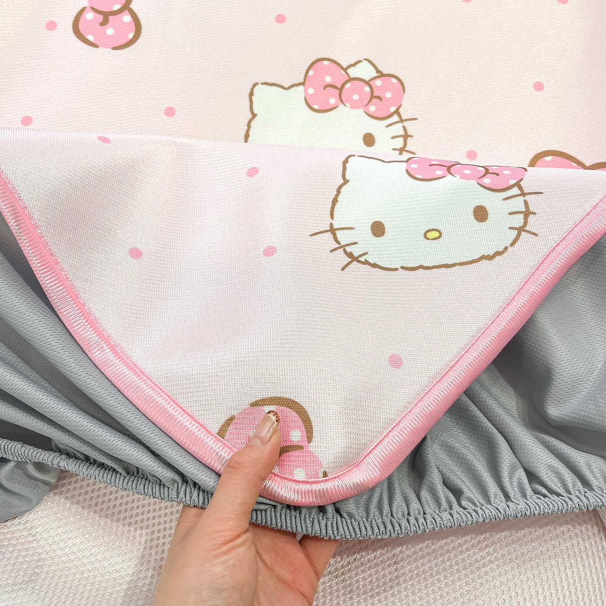 91家纺网 家纺一手货源 找家纺 暮思家居 2026新款三丽鸥正版授权数码印花A类可机洗1200D冰丝凉席三件套床笠款系列 床笠款-可爱KT