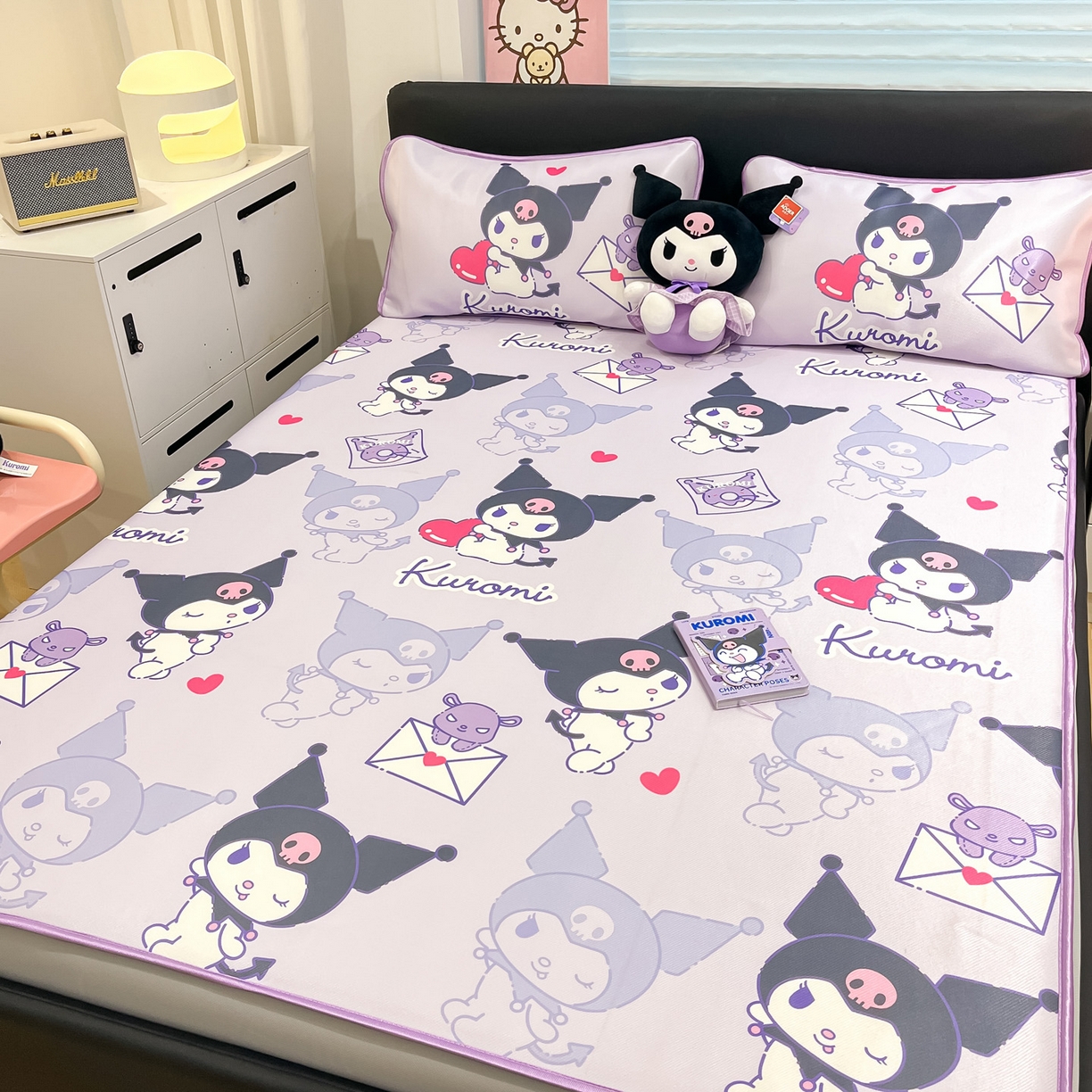 91家纺网 家纺一手货源 找家纺 暮思家居 2026新款三丽鸥正版授权数码印花A类可机洗1200D冰丝凉席三件套床笠款系列 床笠款-巴库库洛米