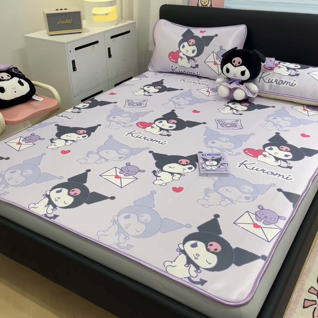 91家纺网 家纺一手货源 找家纺 暮思家居 2026新款三丽鸥正版授权数码印花A类可机洗1200D冰丝凉席三件套床笠款系列 床笠款-巴库库洛米