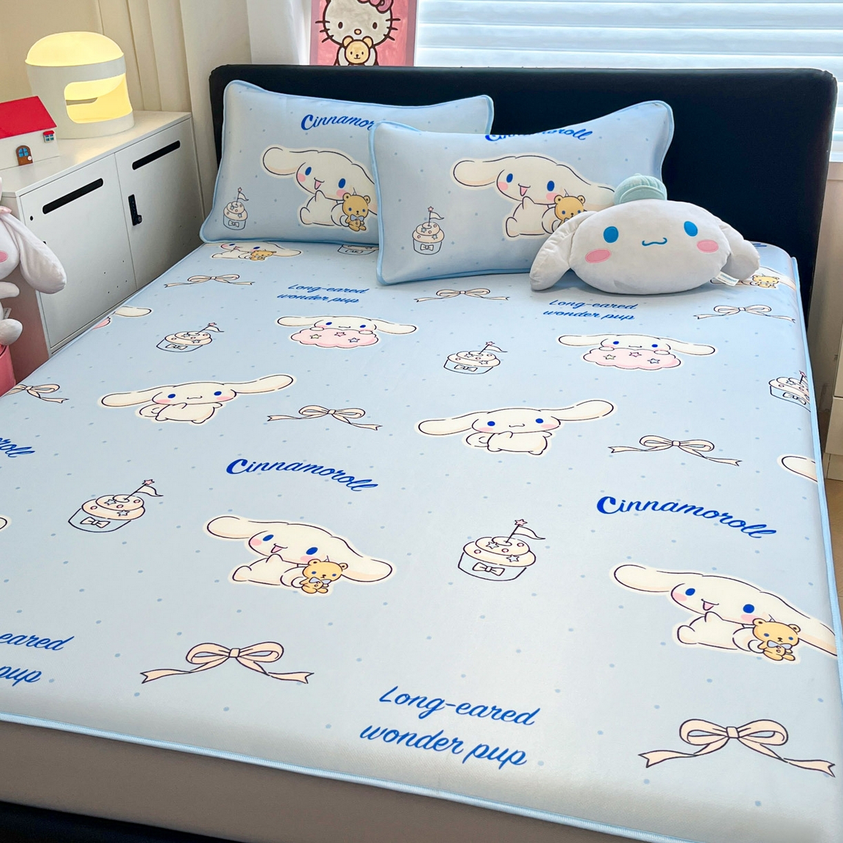 91家纺网 家纺一手货源 找家纺 暮思家居 2026新款三丽鸥正版授权数码印花A类可机洗1200D冰丝凉席三件套床笠款系列 床笠款-点点玉桂狗