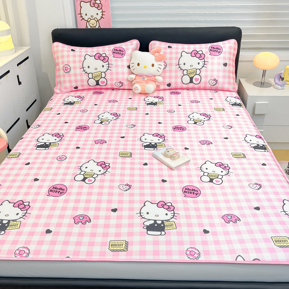 91家纺网 家纺一手货源 找家纺 暮思家居 2026新款三丽鸥正版授权数码印花A类可机洗1200D冰丝凉席三件套床笠款系列 床笠款-粉格KT