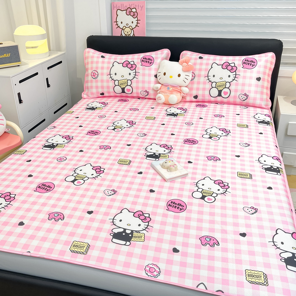 91家纺网 家纺一手货源 找家纺 暮思家居 2026新款三丽鸥正版授权数码印花A类可机洗1200D冰丝凉席三件套床笠款系列 床笠款-粉格KT