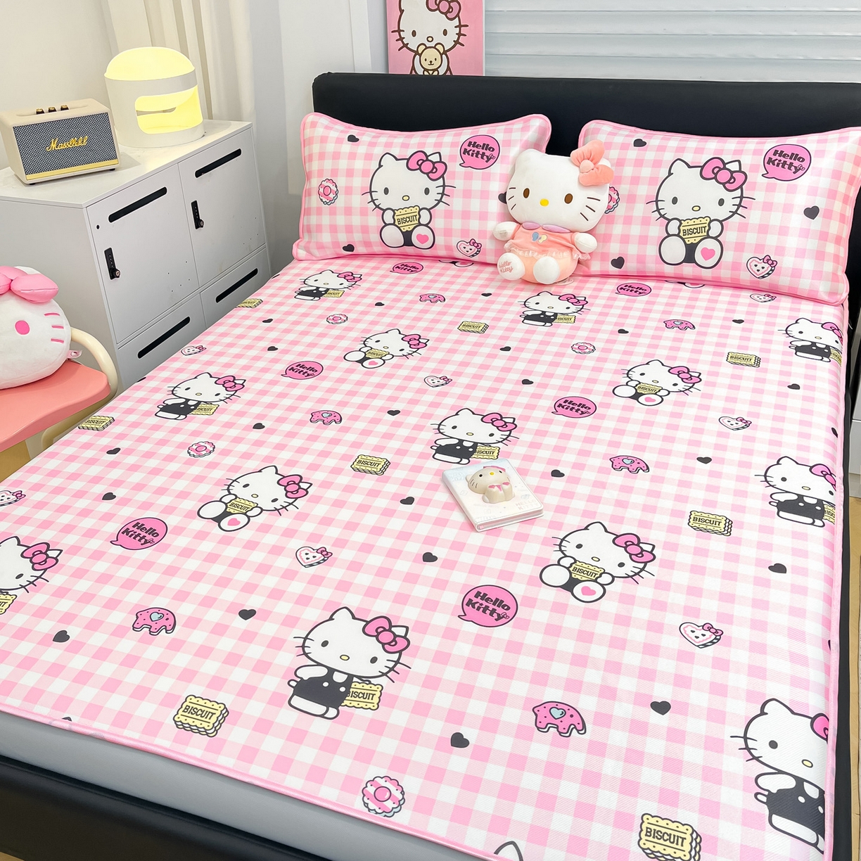 91家纺网 家纺一手货源 找家纺 暮思家居 2026新款三丽鸥正版授权数码印花A类可机洗1200D冰丝凉席三件套床笠款系列 床笠款-粉格KT