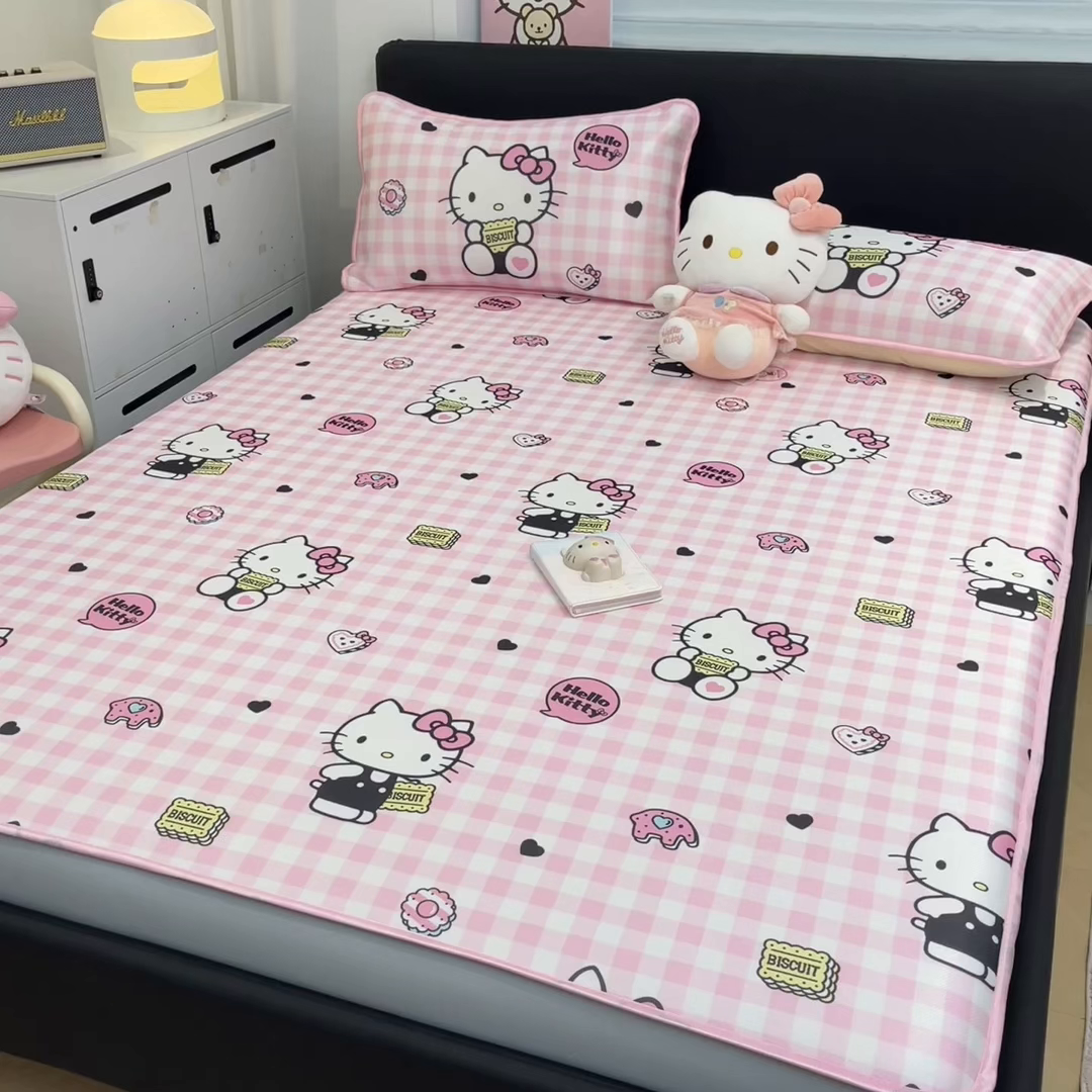 91家纺网 家纺一手货源 找家纺 暮思家居 2026新款三丽鸥正版授权数码印花A类可机洗1200D冰丝凉席三件套床笠款系列 床笠款-粉格KT