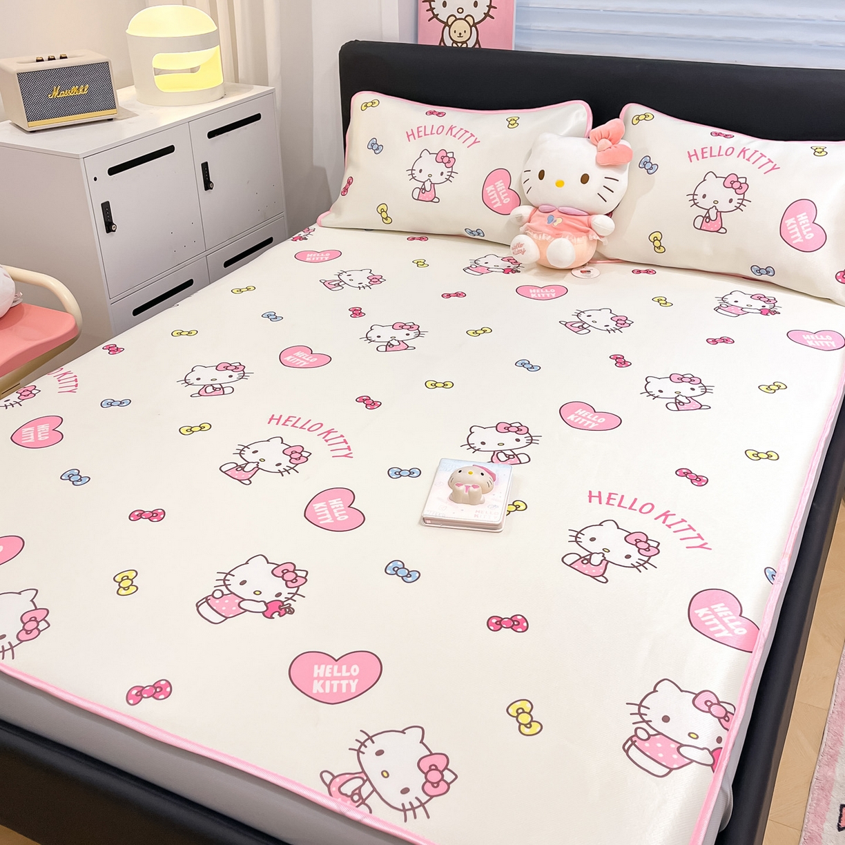 91家纺网 家纺一手货源 找家纺 暮思家居 2026新款三丽鸥正版授权数码印花A类可机洗1200D冰丝凉席三件套床笠款系列 床笠款-公主KT