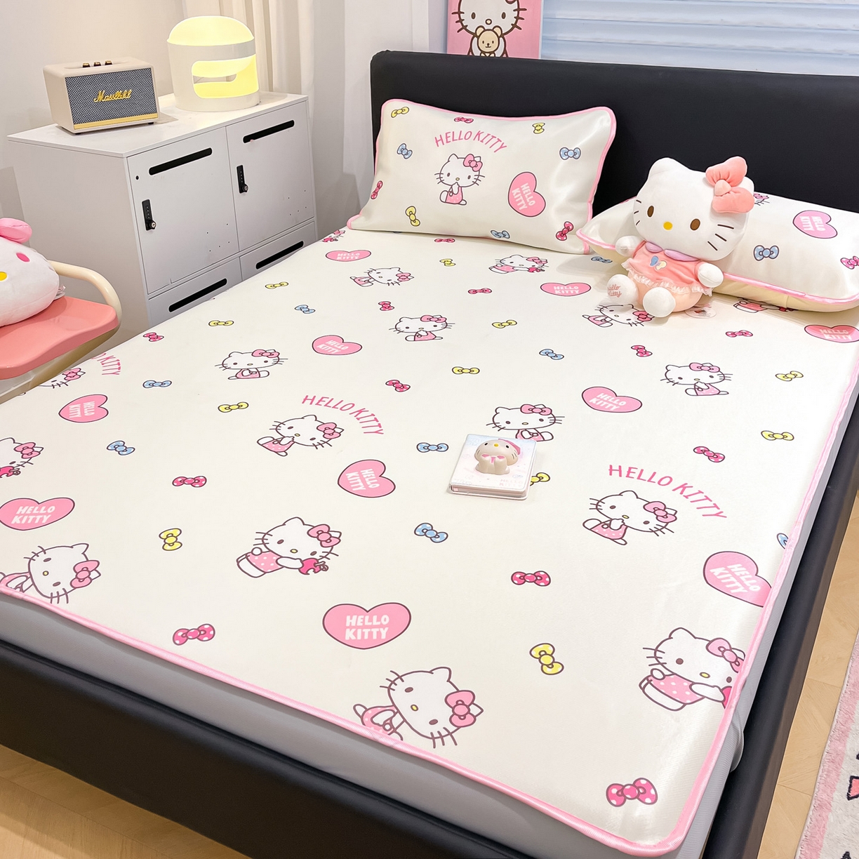 91家纺网 家纺一手货源 找家纺 暮思家居 2026新款三丽鸥正版授权数码印花A类可机洗1200D冰丝凉席三件套床笠款系列 床笠款-公主KT