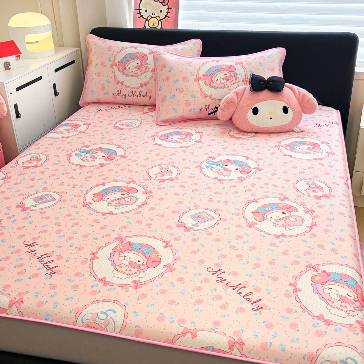 91家纺网 家纺一手货源 找家纺 暮思家居 2026新款三丽鸥正版授权数码印花A类可机洗1200D冰丝凉席三件套床笠款系列 床笠款-花花美乐蒂