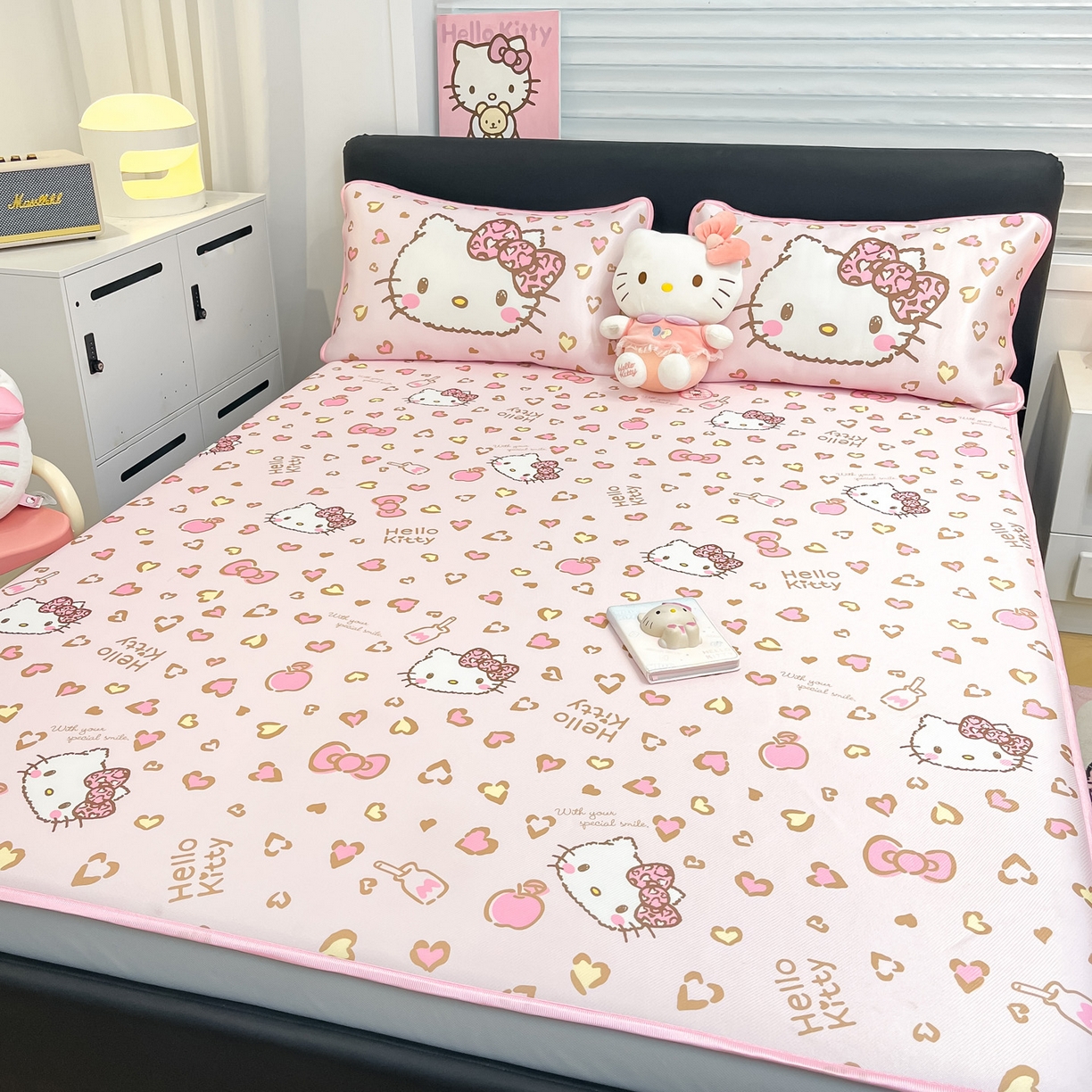 91家纺网 家纺一手货源 找家纺 暮思家居 2026新款三丽鸥正版授权数码印花A类可机洗1200D冰丝凉席三件套床笠款系列 床笠款-凯蒂乐园