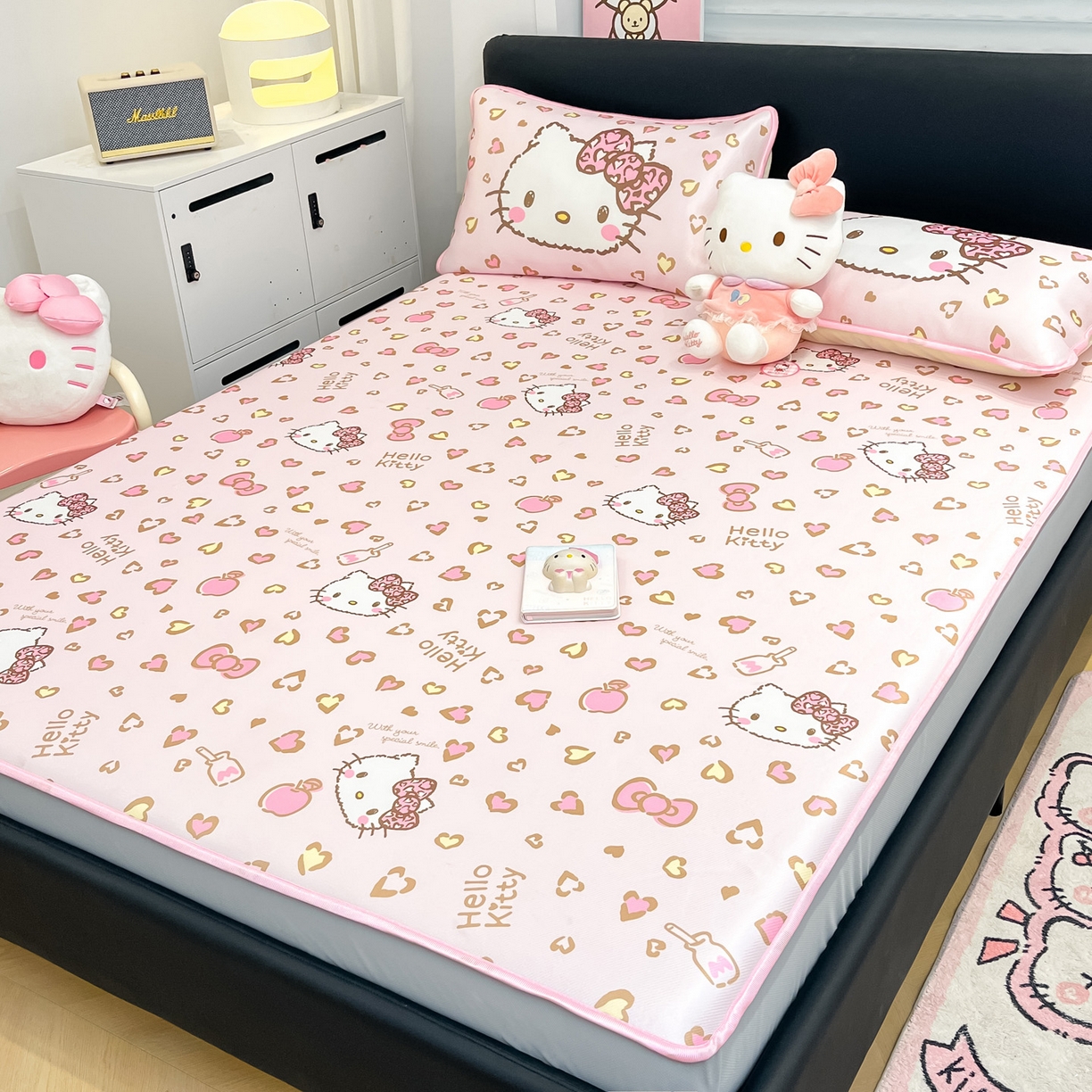 91家纺网 家纺一手货源 找家纺 暮思家居 2026新款三丽鸥正版授权数码印花A类可机洗1200D冰丝凉席三件套床笠款系列 床笠款-凯蒂乐园