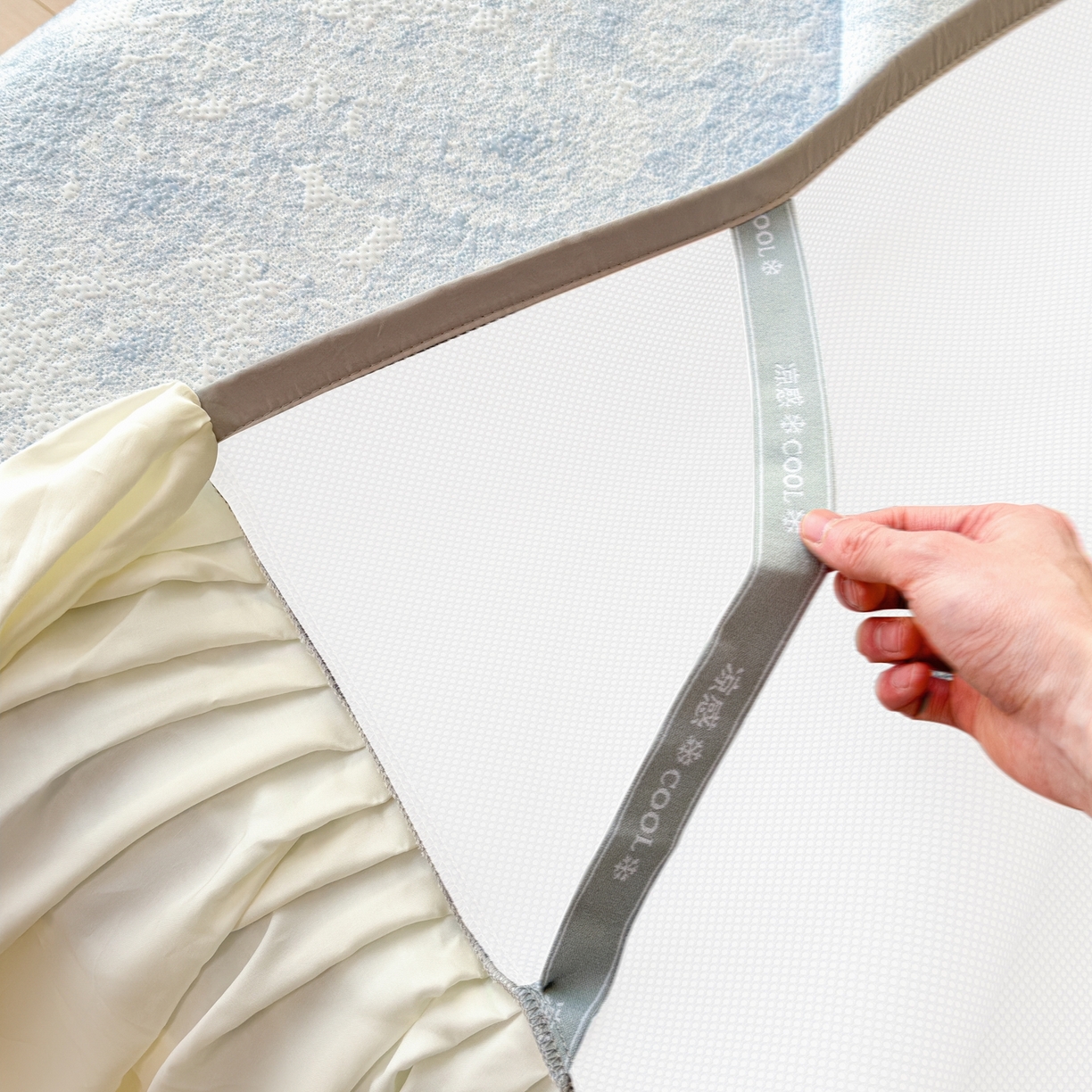 91家纺网 家纺一手货源 找家纺 孩子王家纺 2026新款法式风冰豆豆凉席夏天冰丝席凉感值过0.21夏季可机洗家用软席床裙款A 花园布鲁蓝