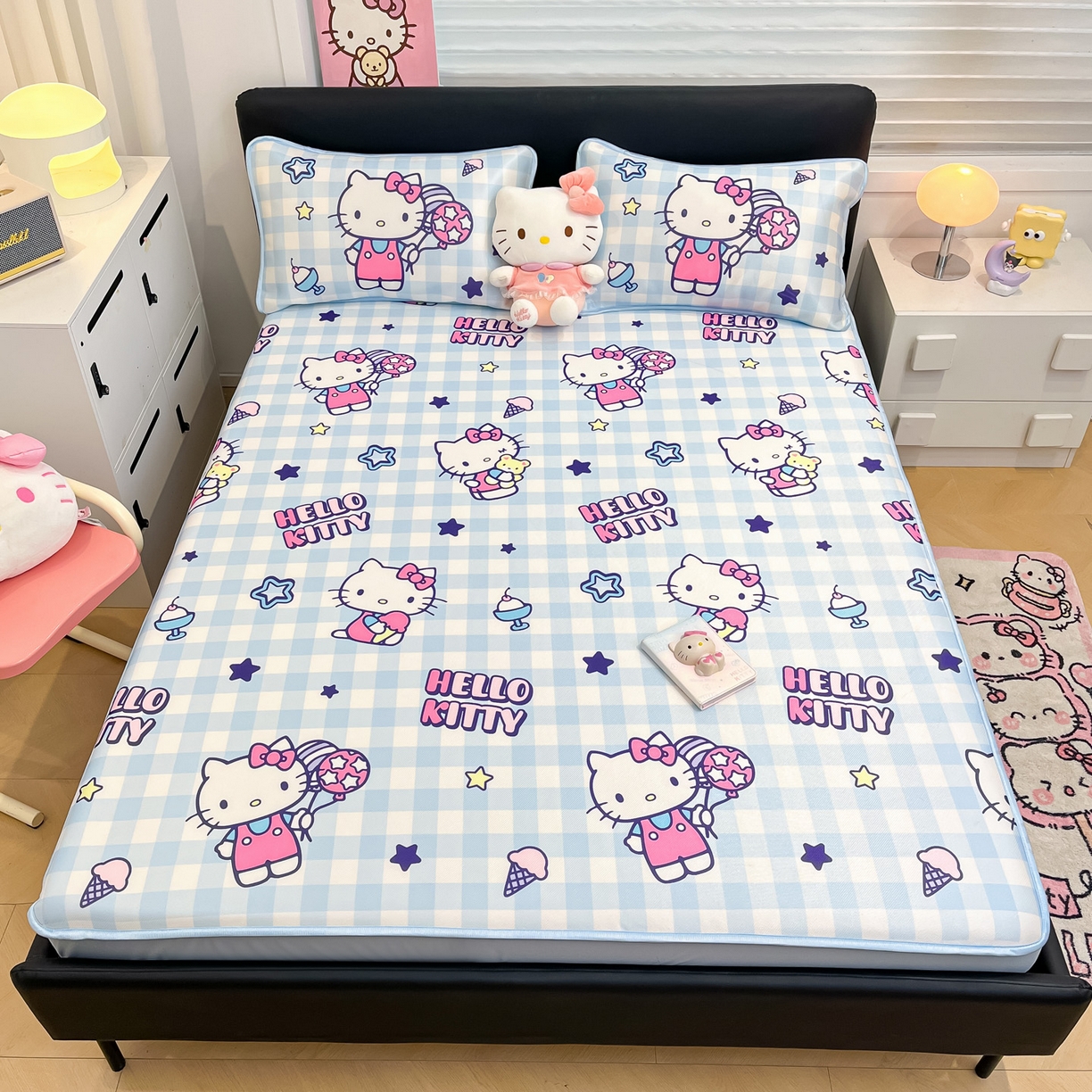 91家纺网 家纺一手货源 找家纺 暮思家居 2026新款三丽鸥正版授权数码印花A类可机洗1200D冰丝凉席三件套床笠款系列 床笠款-蓝格KT