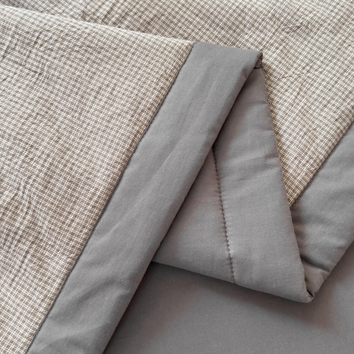 91家纺网 家纺一手货源 找家纺 雯雨家纺 2026新款A类全棉色织里外全棉夏被 安格尔浅灰