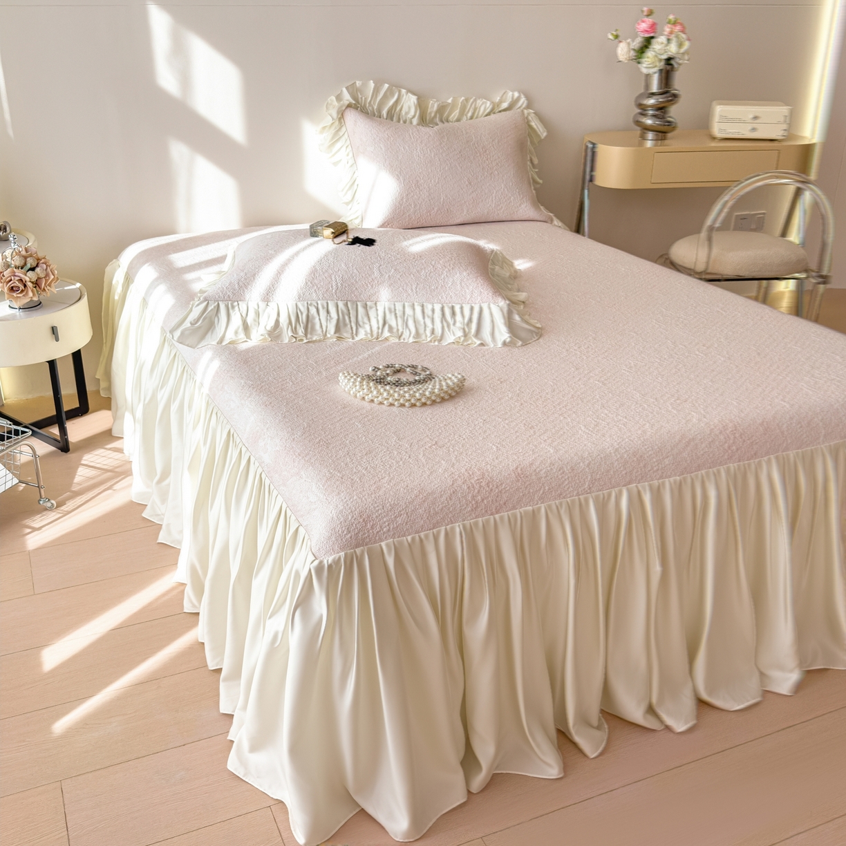 91家纺网 家纺一手货源 找家纺 孩子王家纺 2026新款法式风冰豆豆凉席夏天冰丝席凉感值过0.21夏季可机洗家用软席床裙款A 花园蜜桃粉