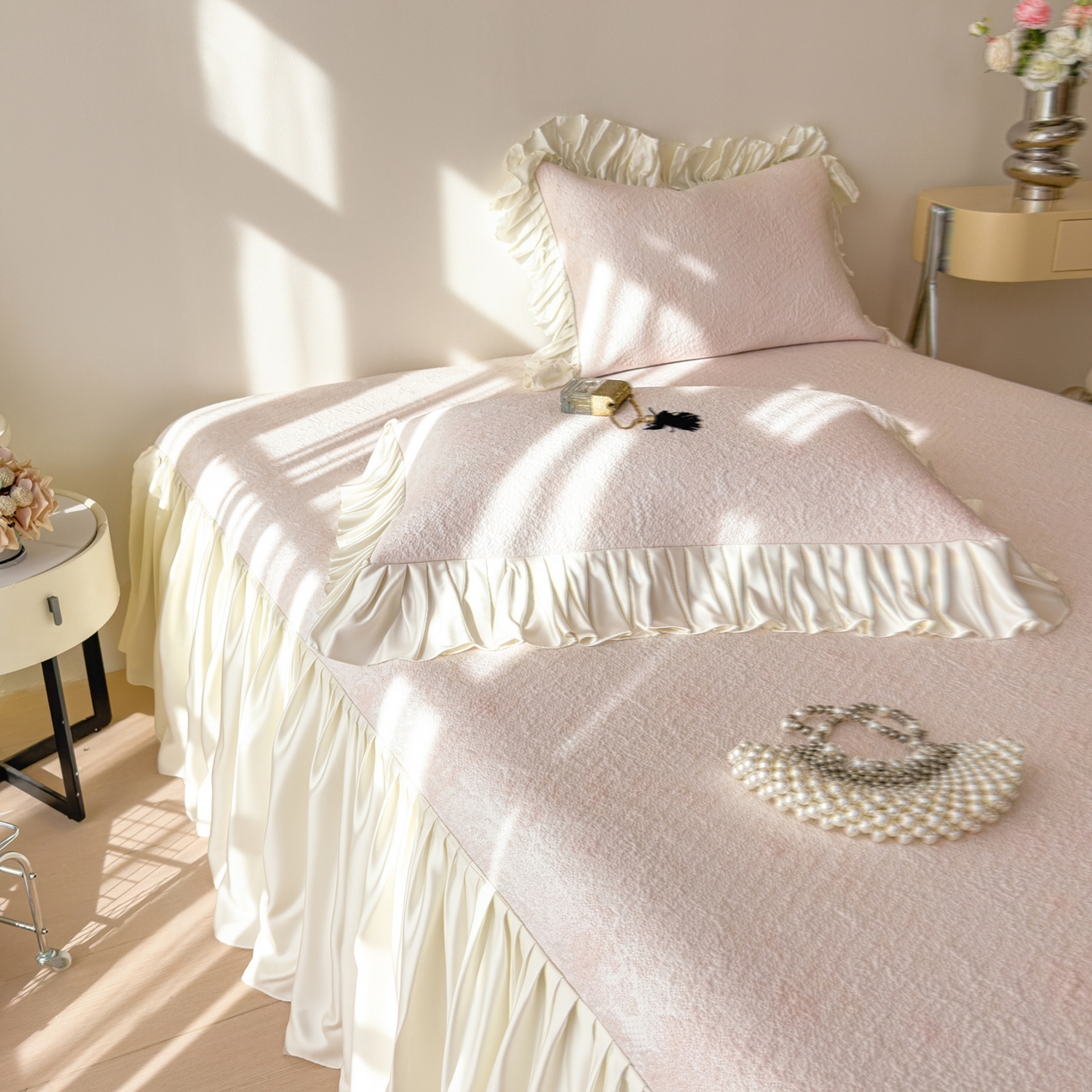 91家纺网 家纺一手货源 找家纺 孩子王家纺 2026新款法式风冰豆豆凉席夏天冰丝席凉感值过0.21夏季可机洗家用软席床裙款A 花园蜜桃粉