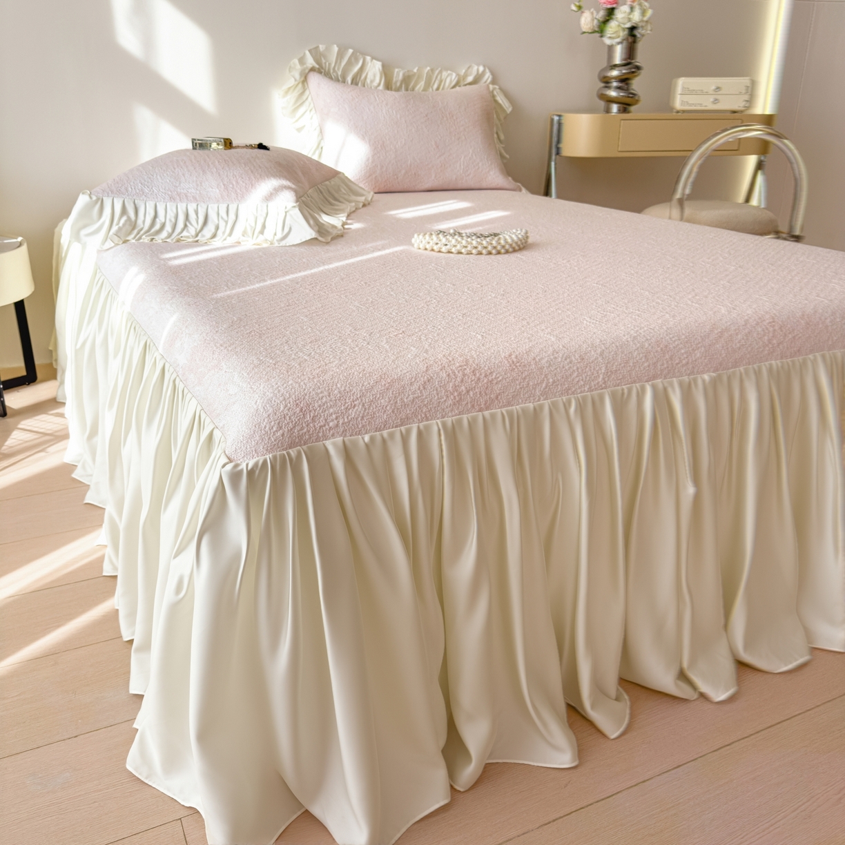 91家纺网 家纺一手货源 找家纺 孩子王家纺 2026新款法式风冰豆豆凉席夏天冰丝席凉感值过0.21夏季可机洗家用软席床裙款A 花园蜜桃粉