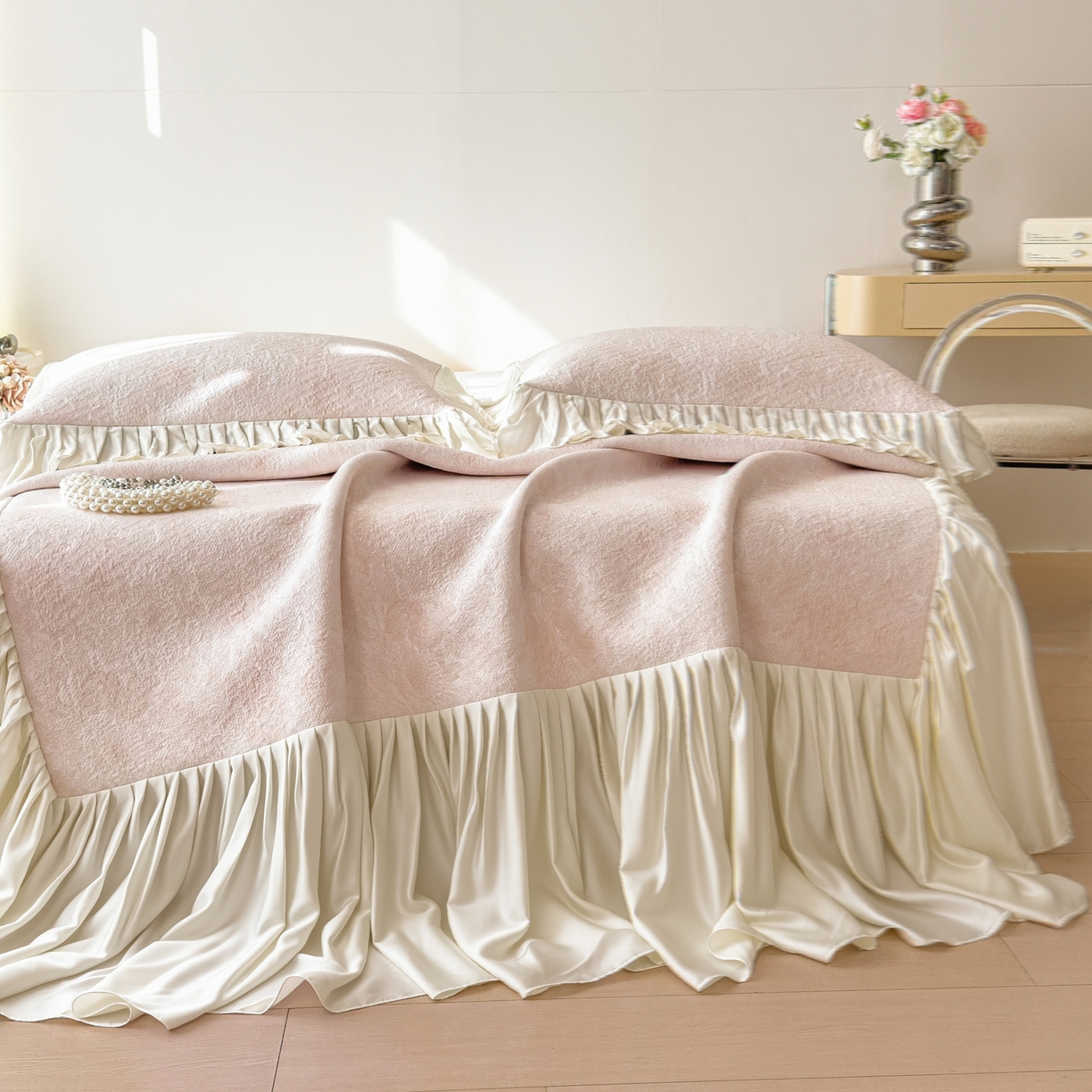 91家纺网 家纺一手货源 找家纺 孩子王家纺 2026新款法式风冰豆豆凉席夏天冰丝席凉感值过0.21夏季可机洗家用软席床裙款A 花园蜜桃粉