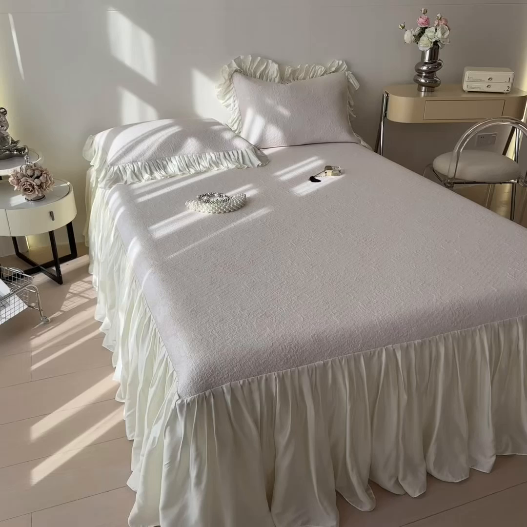 91家纺网 家纺一手货源 找家纺 孩子王家纺 2026新款法式风冰豆豆凉席夏天冰丝席凉感值过0.21夏季可机洗家用软席床裙款A 花园蜜桃粉