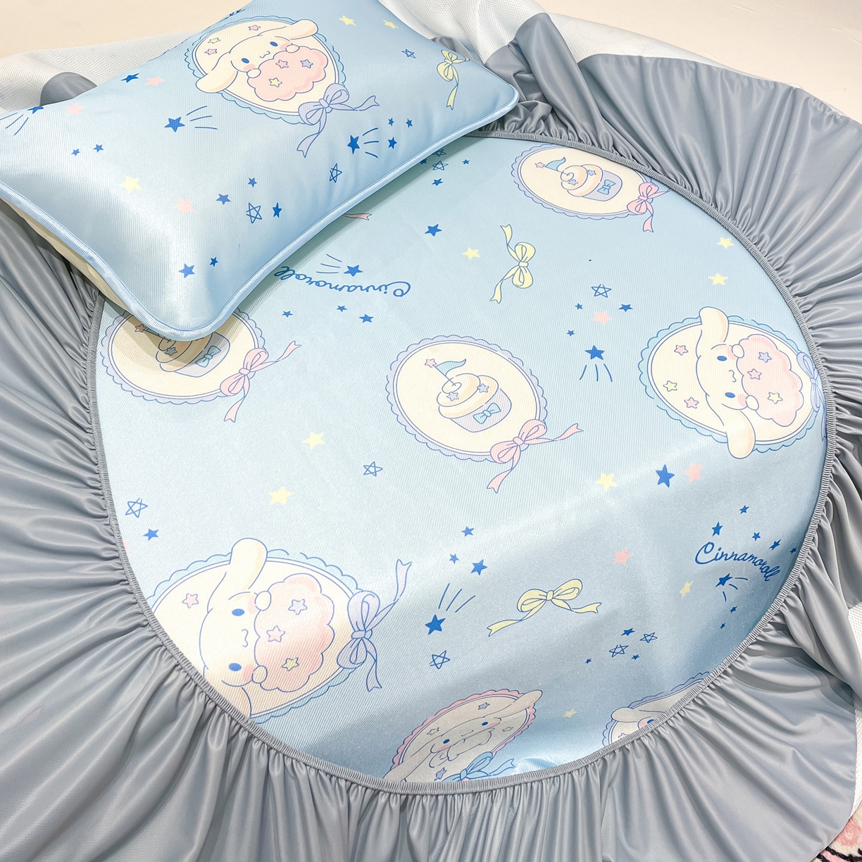 91家纺网 家纺一手货源 找家纺 暮思家居 2026新款三丽鸥正版授权数码印花A类可机洗1200D冰丝凉席三件套床笠款系列 床笠款-蓝色玉桂狗