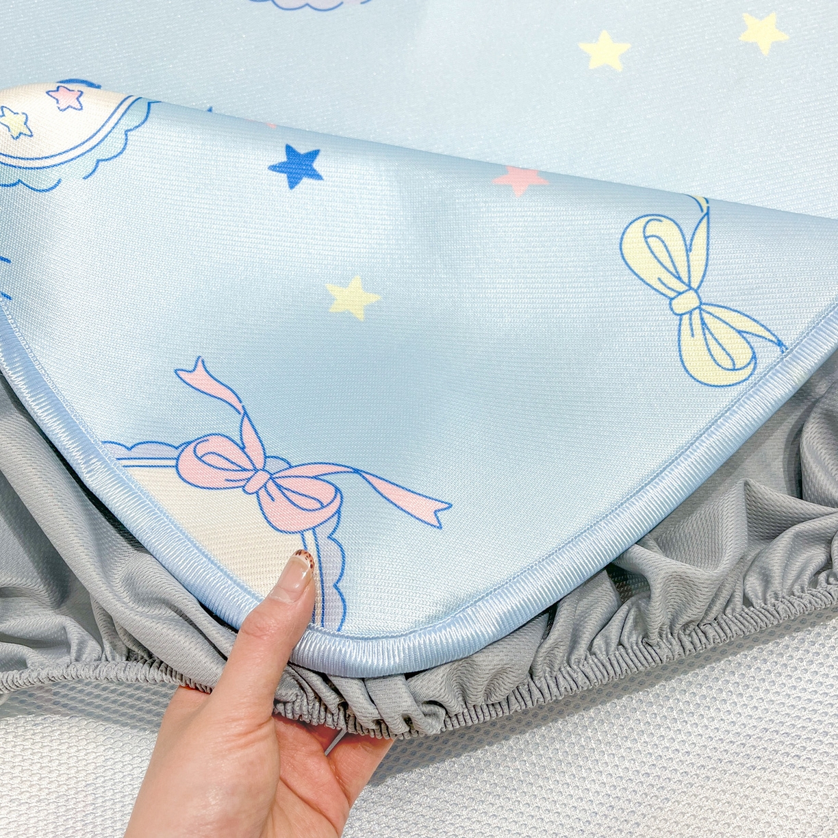 91家纺网 家纺一手货源 找家纺 暮思家居 2026新款三丽鸥正版授权数码印花A类可机洗1200D冰丝凉席三件套床笠款系列 床笠款-蓝色玉桂狗