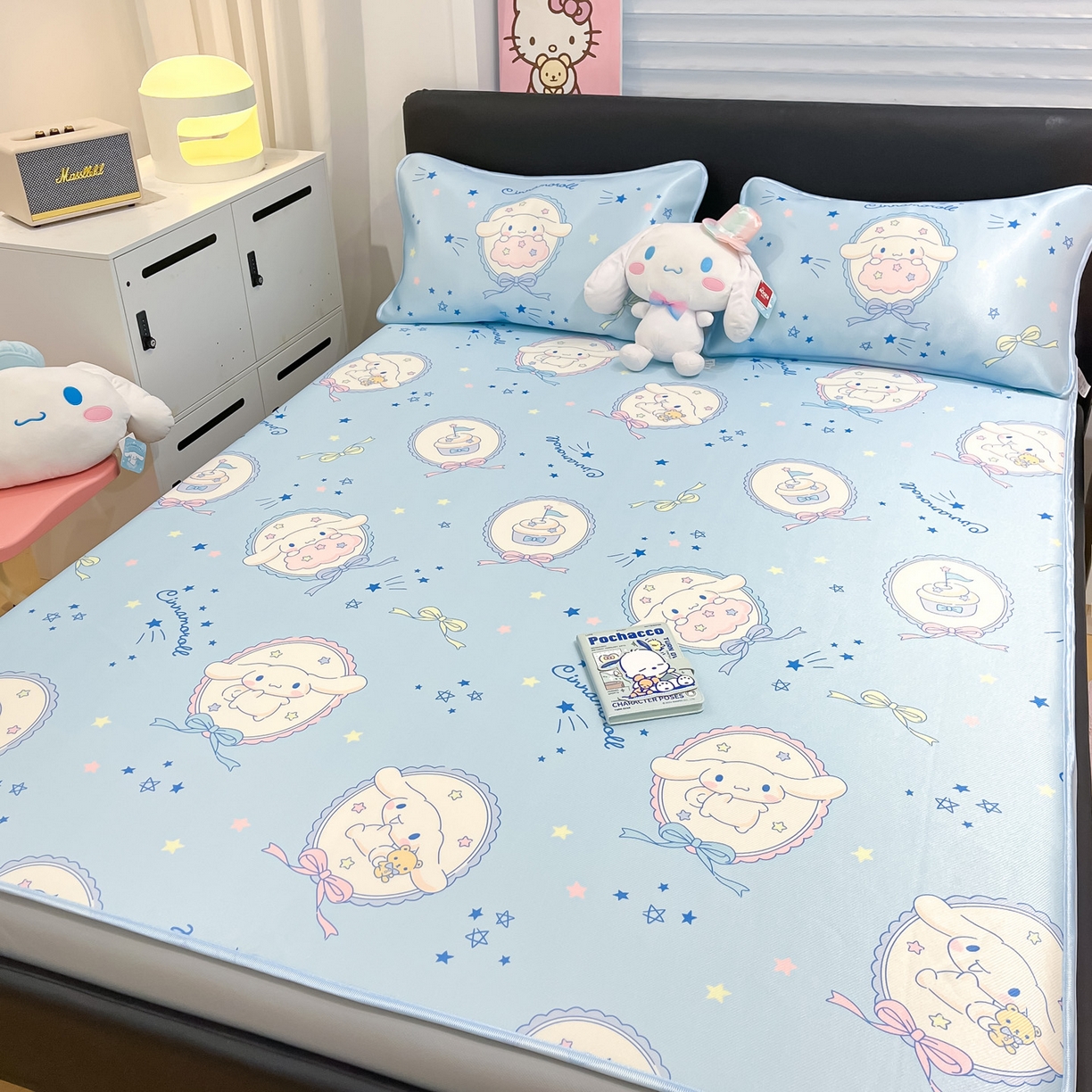 91家纺网 家纺一手货源 找家纺 暮思家居 2026新款三丽鸥正版授权数码印花A类可机洗1200D冰丝凉席三件套床笠款系列 床笠款-蓝色玉桂狗