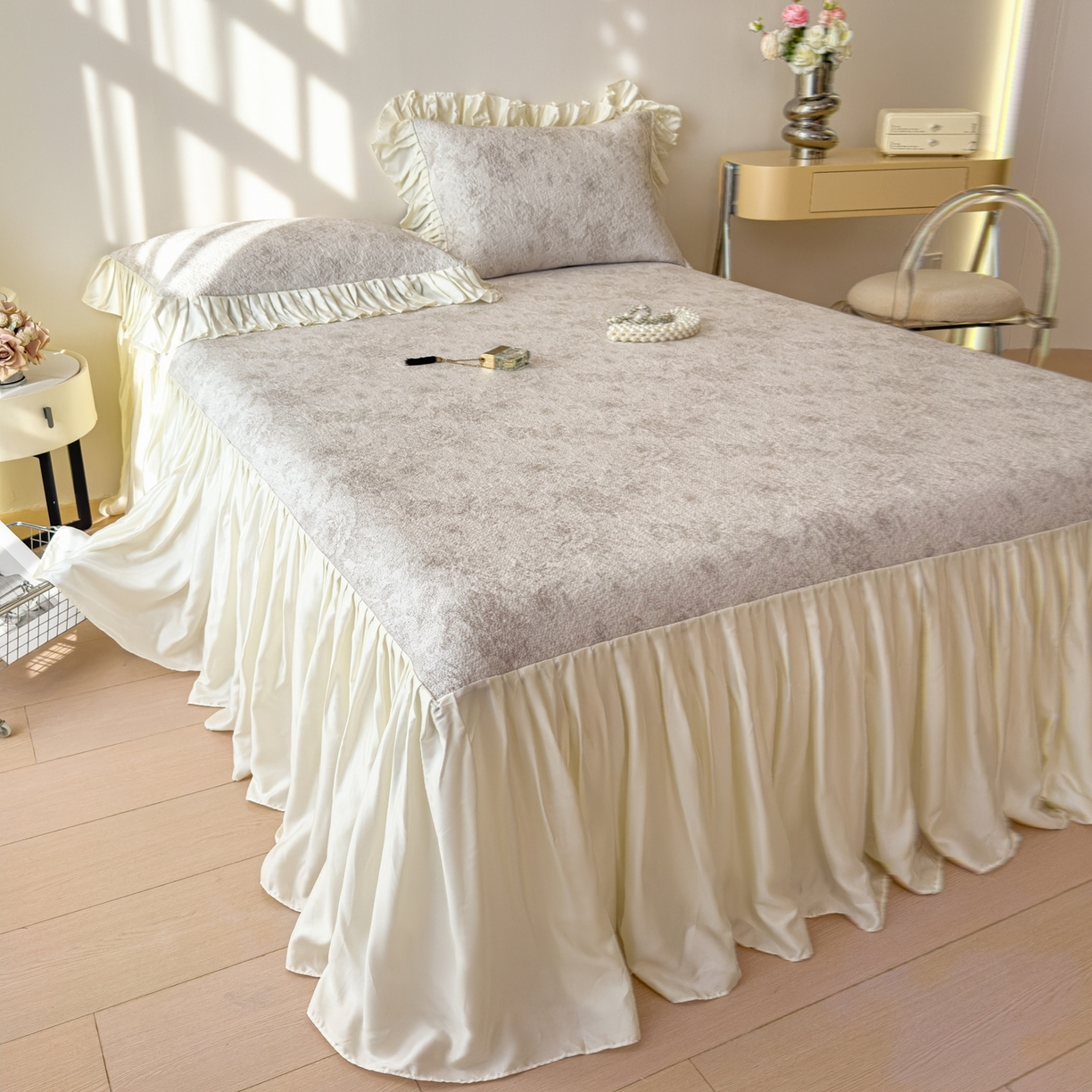 91家纺网 家纺一手货源 找家纺 孩子王家纺 2026新款法式风冰豆豆凉席夏天冰丝席凉感值过0.21夏季可机洗家用软席床裙款A 花园秋月咖