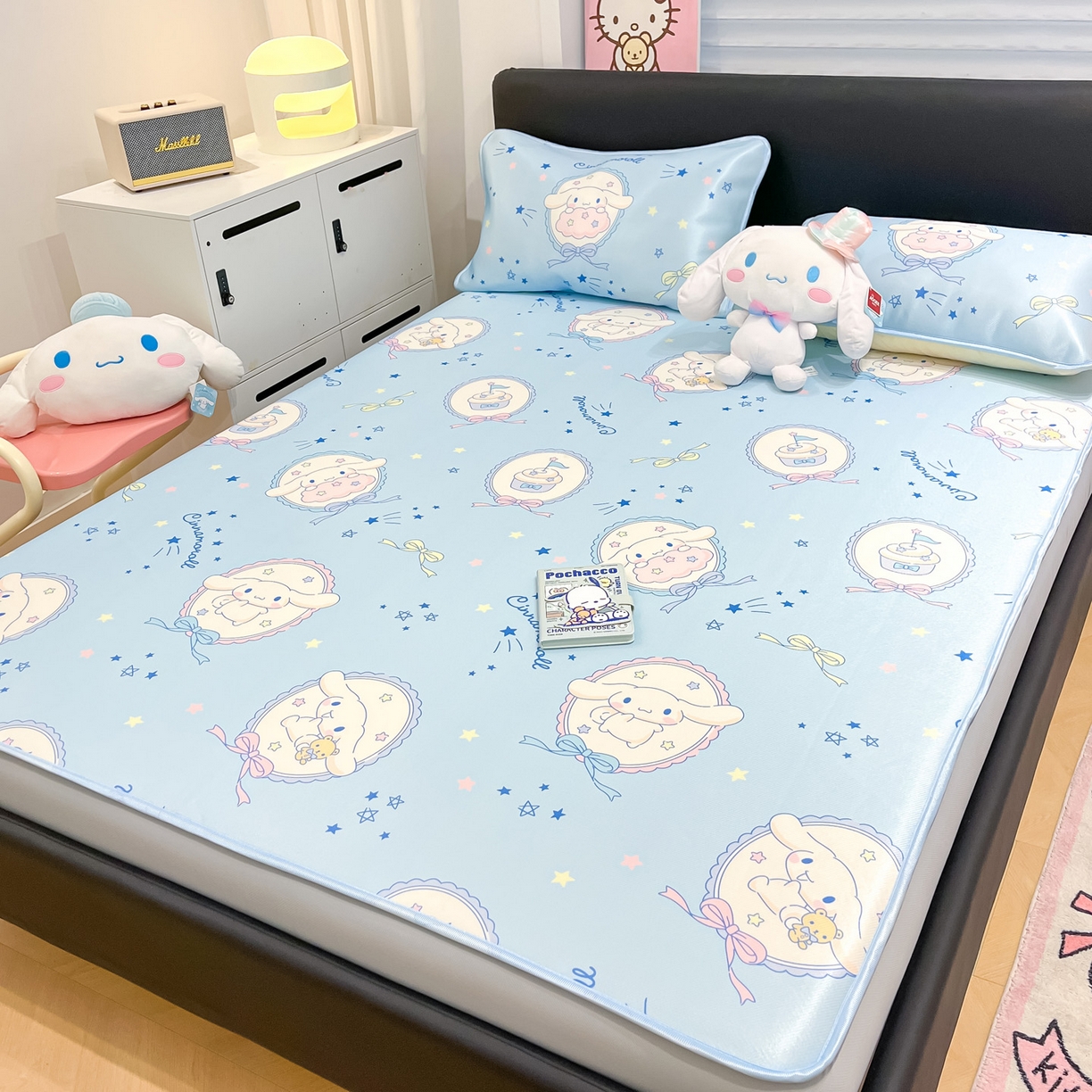 91家纺网 家纺一手货源 找家纺 暮思家居 2026新款三丽鸥正版授权数码印花A类可机洗1200D冰丝凉席三件套床笠款系列 床笠款-蓝色玉桂狗