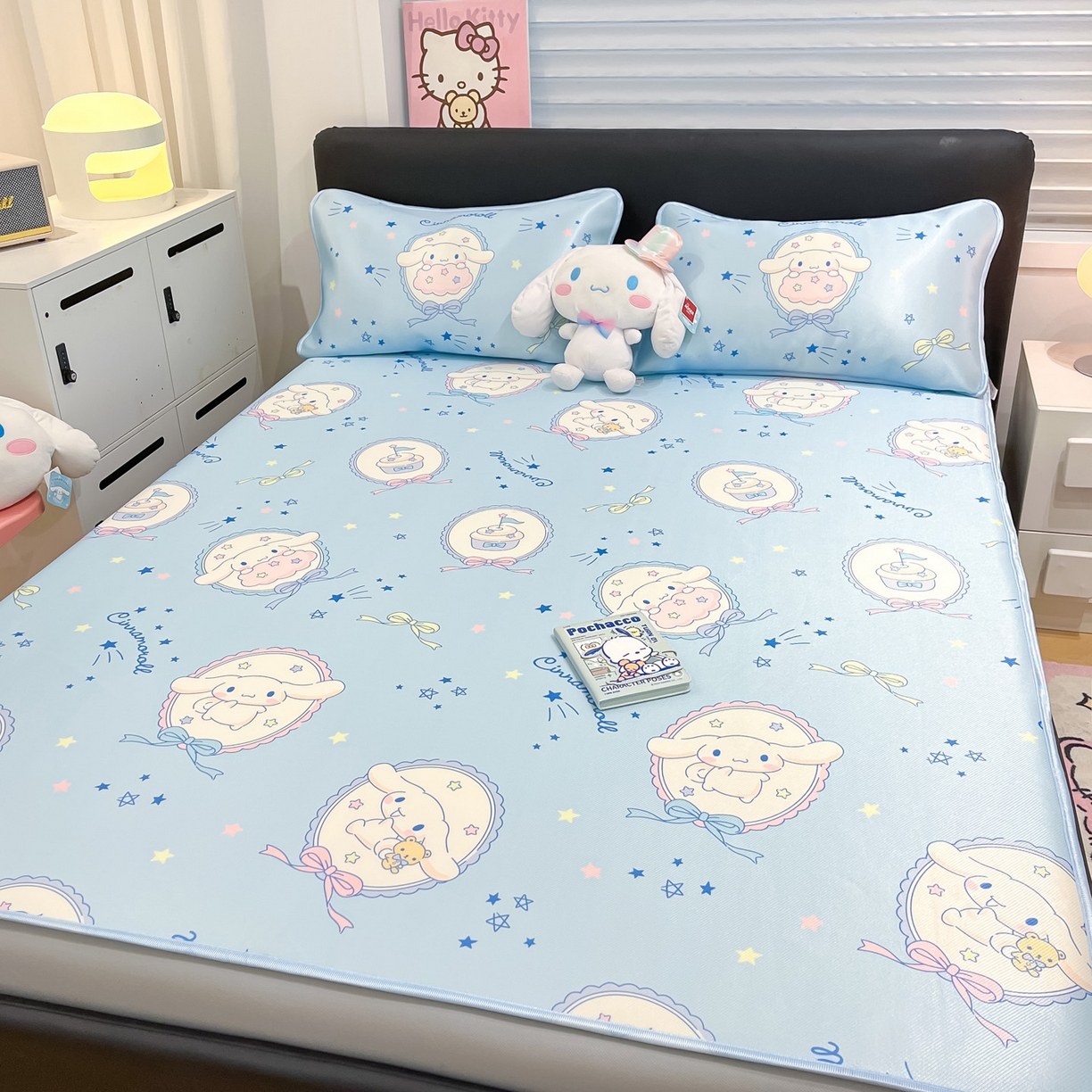 91家纺网 家纺一手货源 找家纺 暮思家居 2026新款三丽鸥正版授权数码印花A类可机洗1200D冰丝凉席三件套床笠款系列 床笠款-蓝色玉桂狗