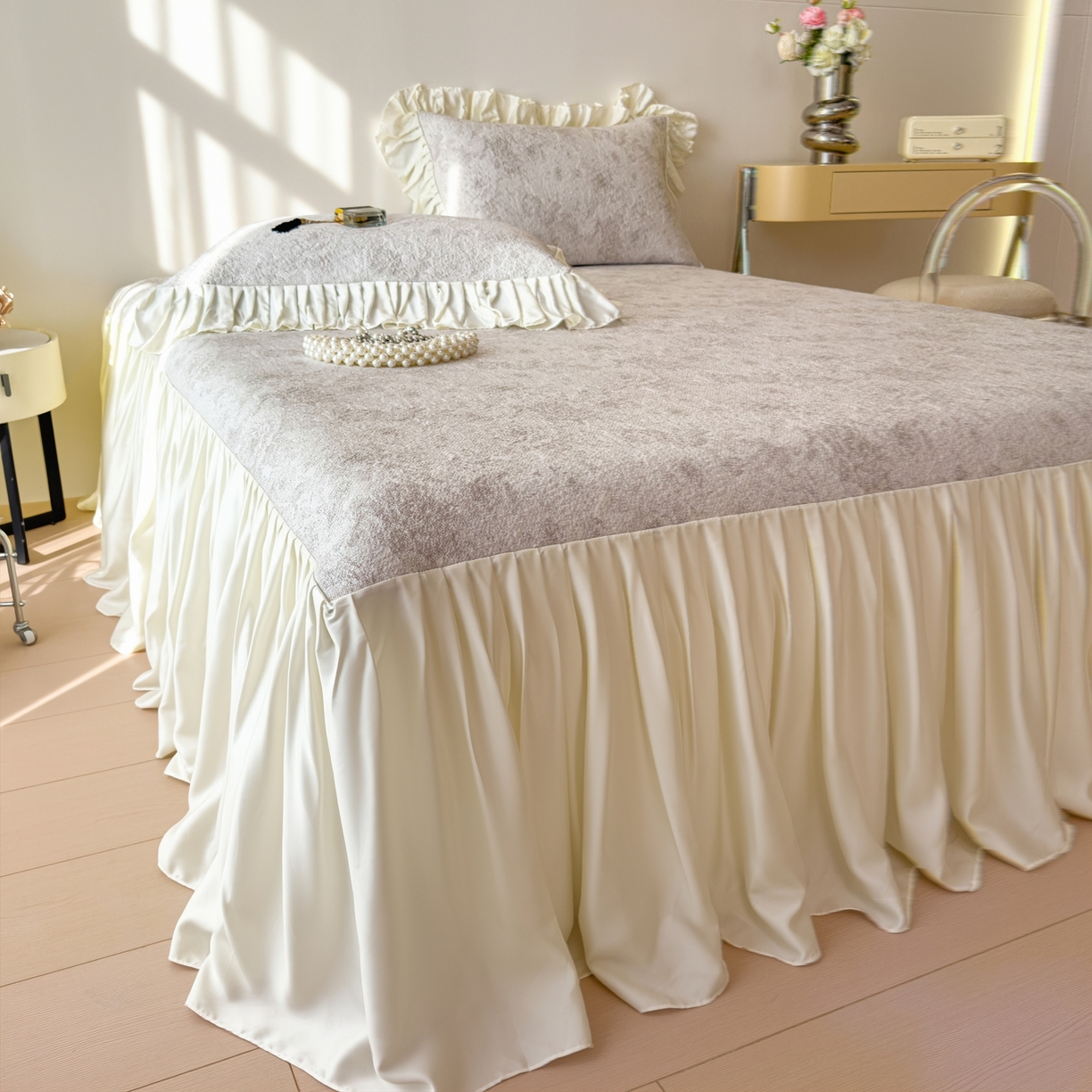 91家纺网 家纺一手货源 找家纺 孩子王家纺 2026新款法式风冰豆豆凉席夏天冰丝席凉感值过0.21夏季可机洗家用软席床裙款A 花园秋月咖