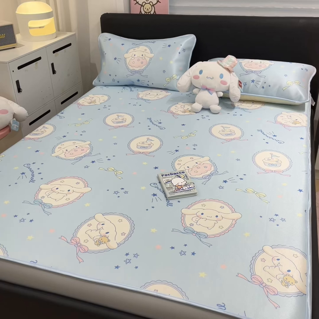 91家纺网 家纺一手货源 找家纺 暮思家居 2026新款三丽鸥正版授权数码印花A类可机洗1200D冰丝凉席三件套床笠款系列 床笠款-蓝色玉桂狗