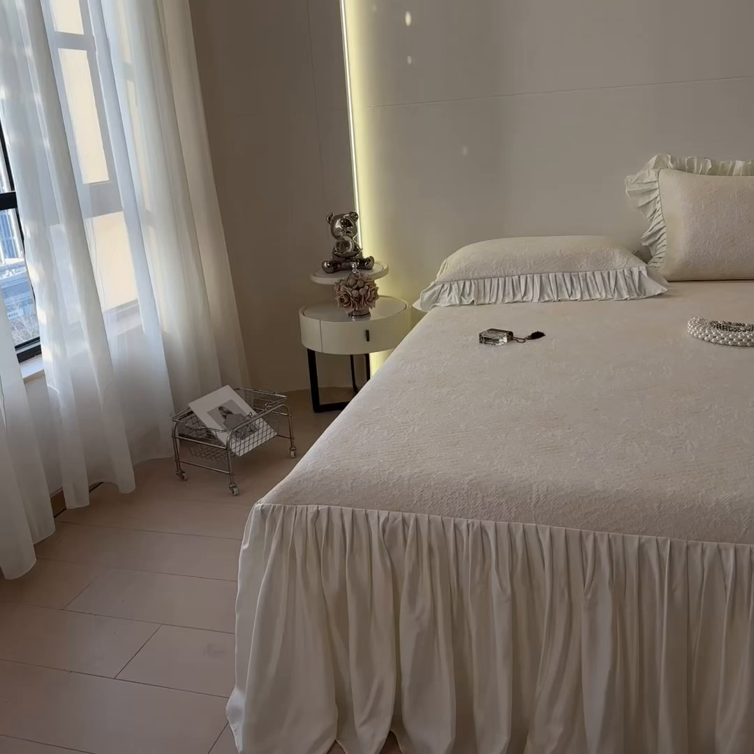 91家纺网 家纺一手货源 找家纺 孩子王家纺 2026新款法式风冰豆豆凉席夏天冰丝席凉感值过0.21夏季可机洗家用软席床裙款A 花园秋月咖