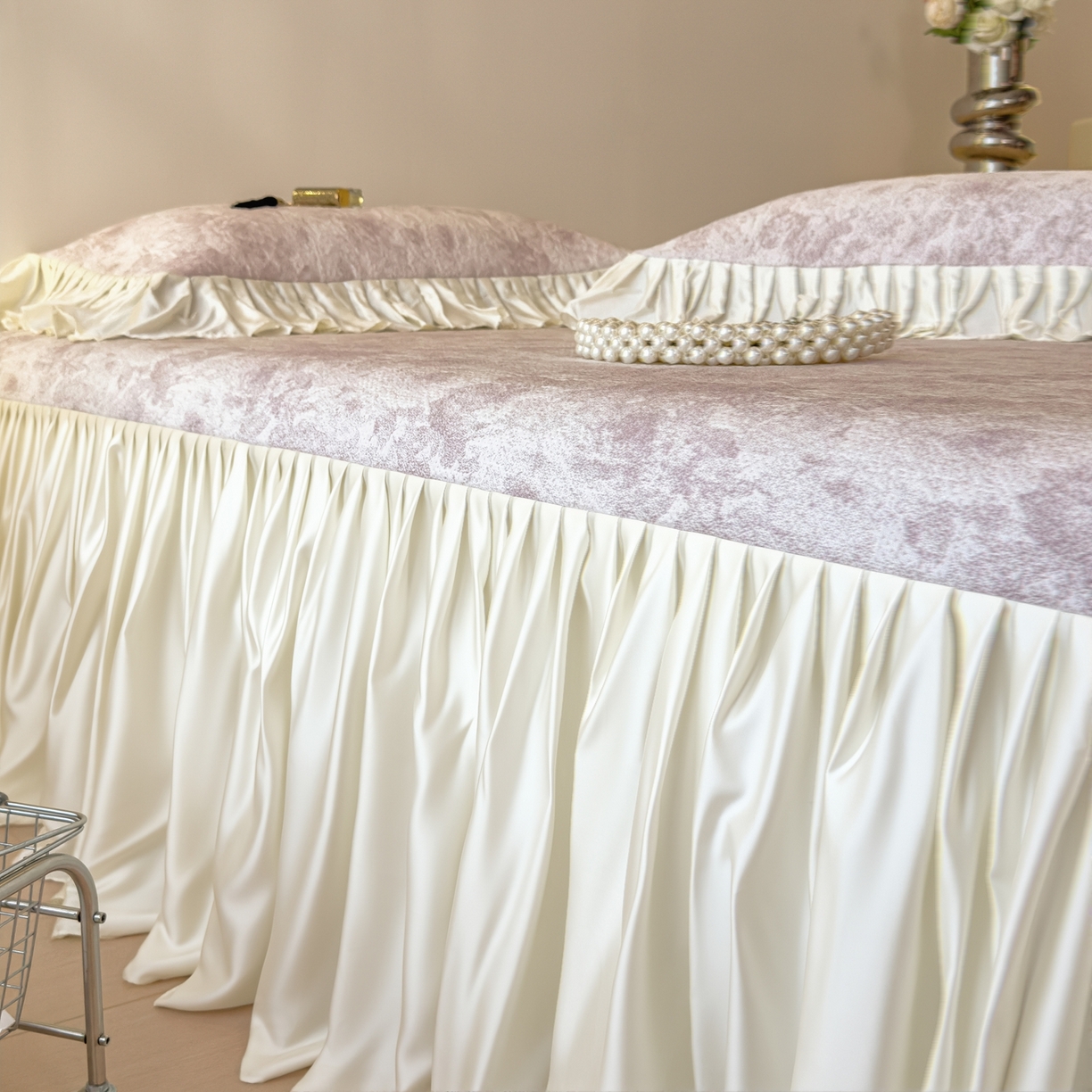 91家纺网 家纺一手货源 找家纺 孩子王家纺 2026新款法式风冰豆豆凉席夏天冰丝席凉感值过0.21夏季可机洗家用软席床裙款A 花园香薰紫