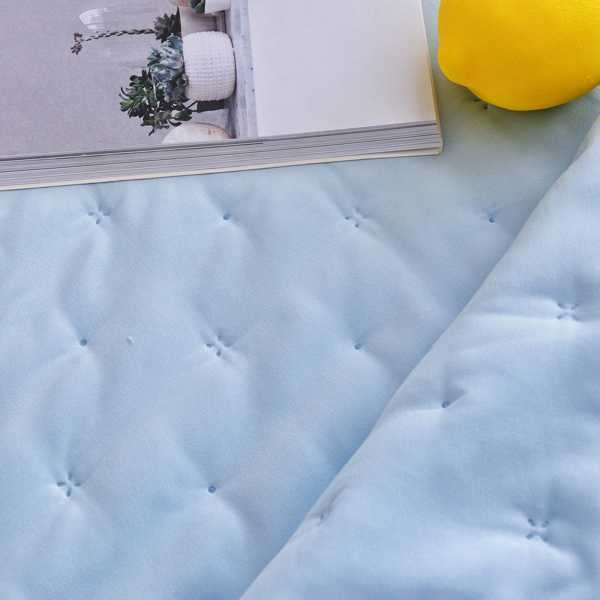 91家纺网 家纺一手货源 找家纺 美丽折家纺 2026新款A类水洗棉夏被 蓝色