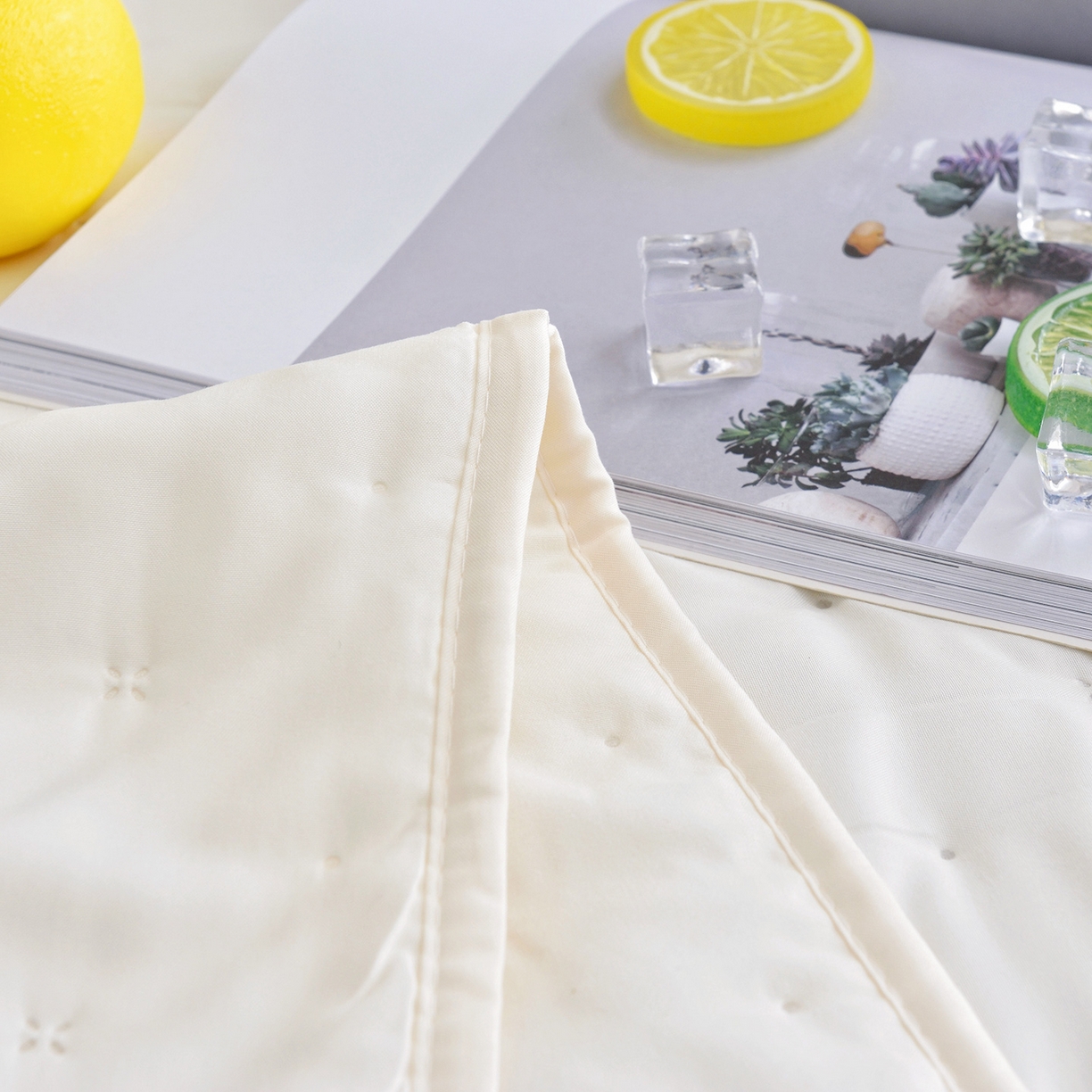 91家纺网 家纺一手货源 找家纺 美丽折家纺 2026新款A类水洗棉夏被 米白