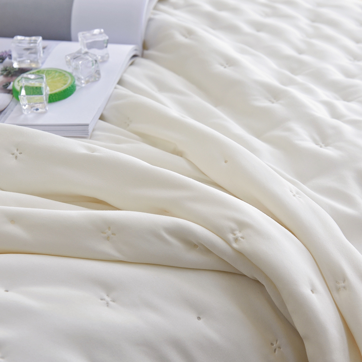 91家纺网 家纺一手货源 找家纺 美丽折家纺 2026新款A类水洗棉夏被 米白