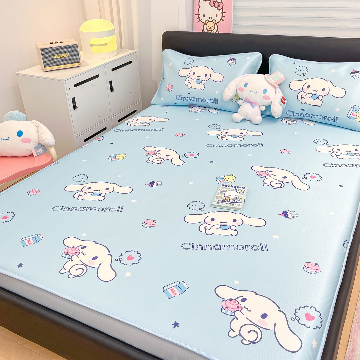 91家纺网 家纺一手货源 找家纺 暮思家居 2026新款三丽鸥正版授权数码印花A类可机洗1200D冰丝凉席三件套床笠款系列 床笠款-甜品玉桂狗