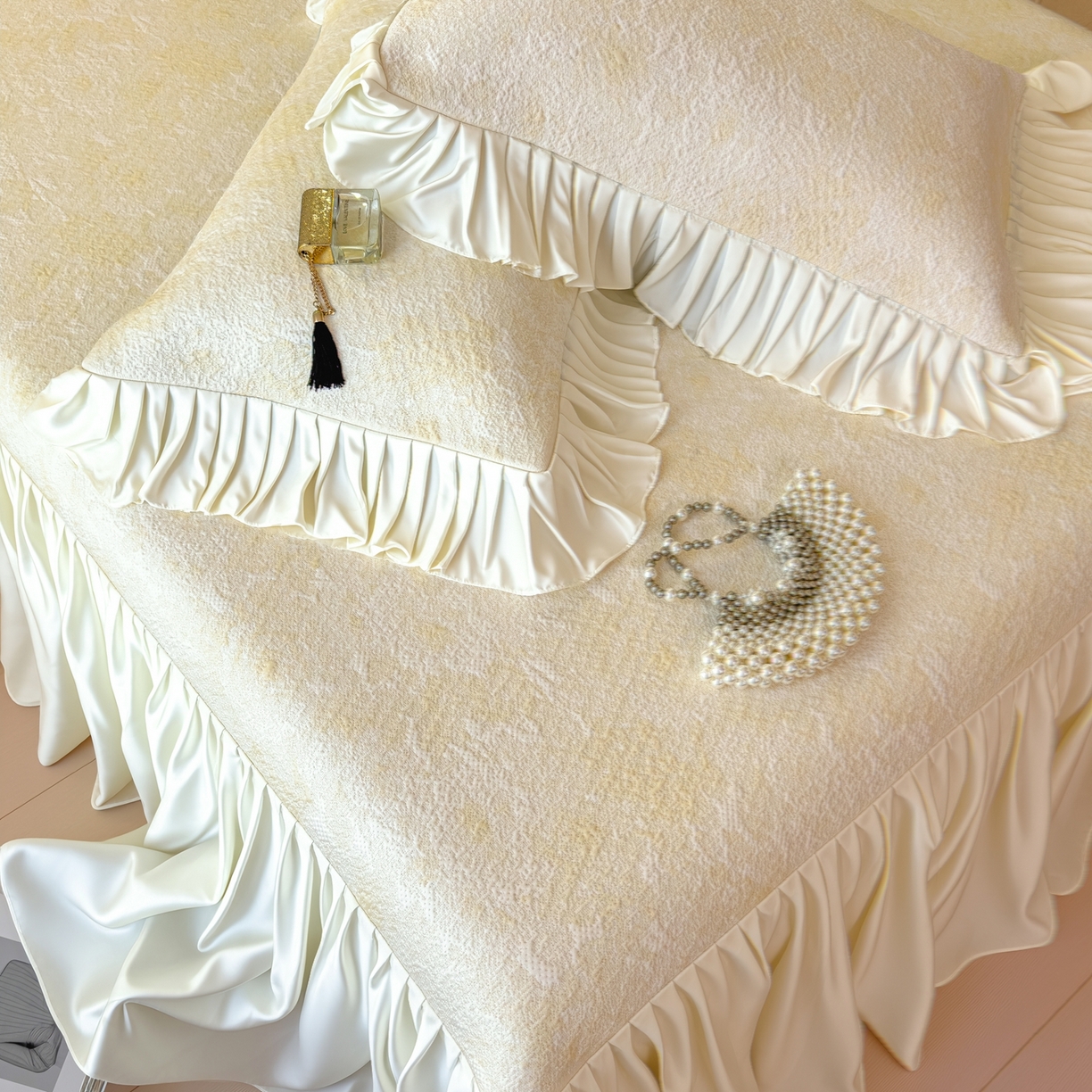 91家纺网 家纺一手货源 找家纺 孩子王家纺 2026新款法式风冰豆豆凉席夏天冰丝席凉感值过0.21夏季可机洗家用软席床裙款A 花园芝士黄