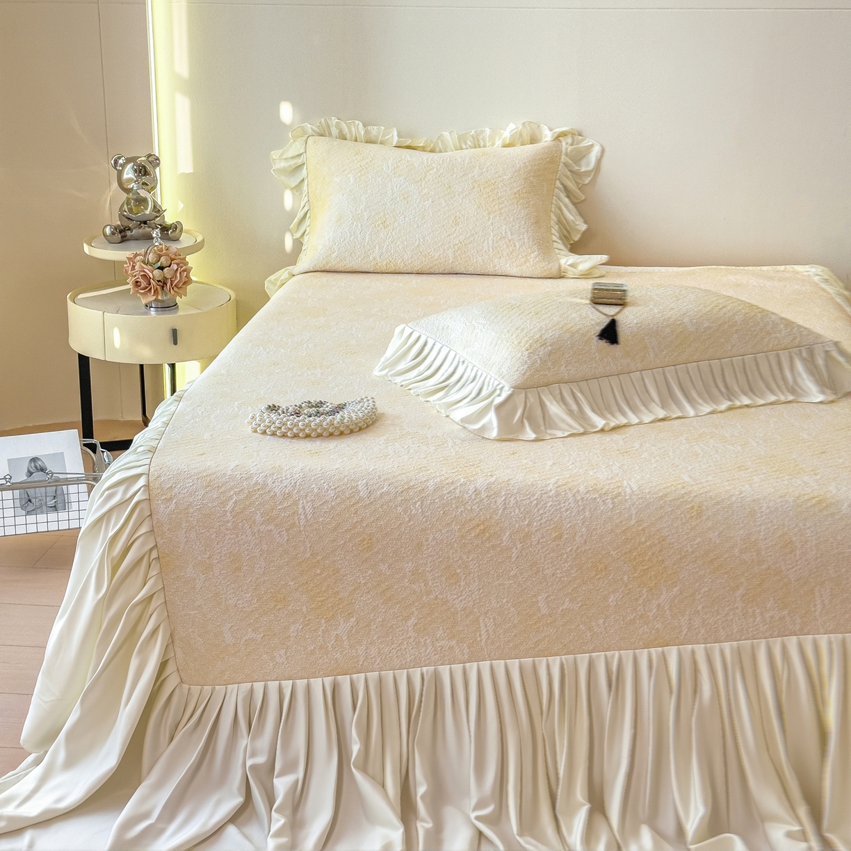 91家纺网 家纺一手货源 找家纺 孩子王家纺 2026新款法式风冰豆豆凉席夏天冰丝席凉感值过0.21夏季可机洗家用软席床裙款A 花园芝士黄