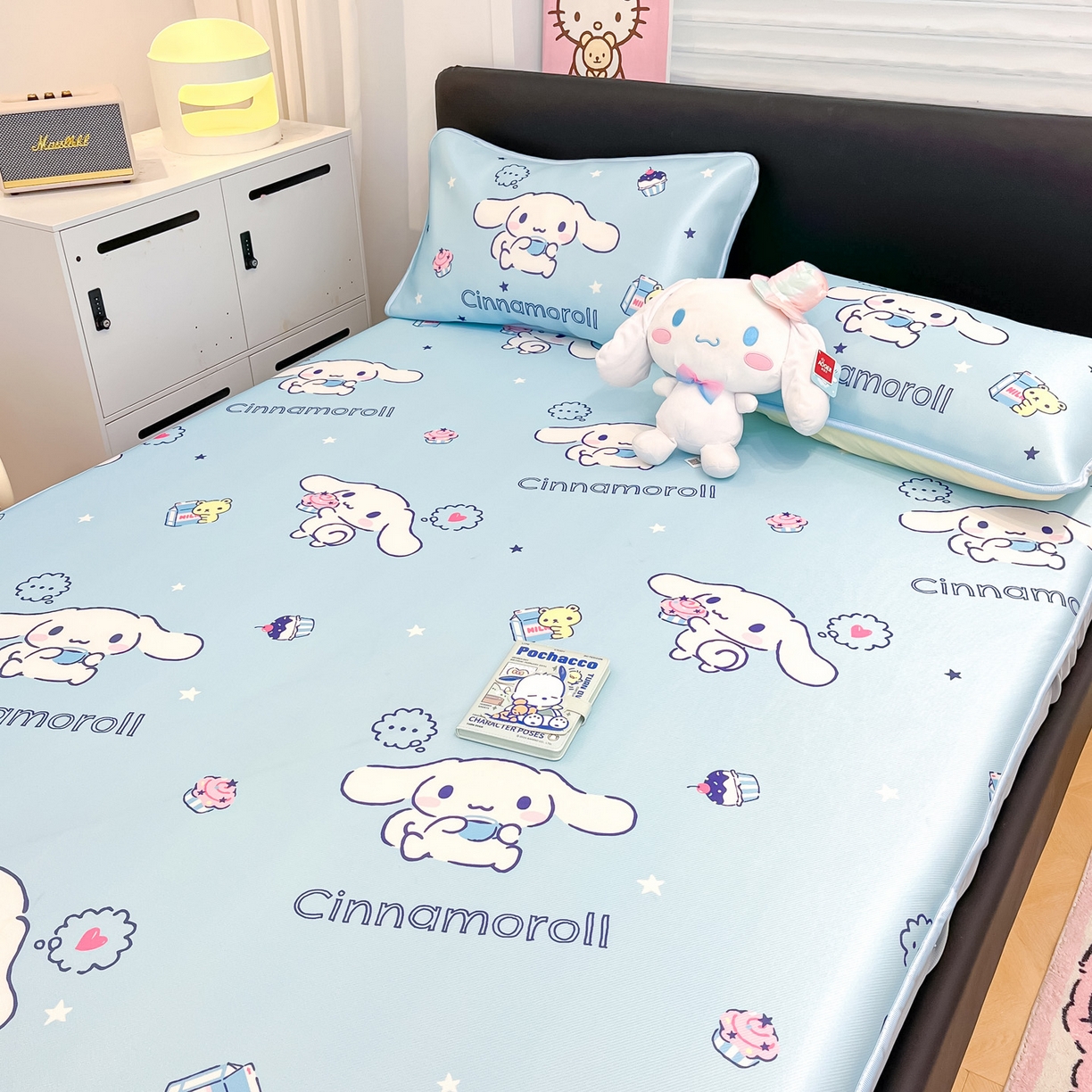 91家纺网 家纺一手货源 找家纺 暮思家居 2026新款三丽鸥正版授权数码印花A类可机洗1200D冰丝凉席三件套床笠款系列 床笠款-甜品玉桂狗