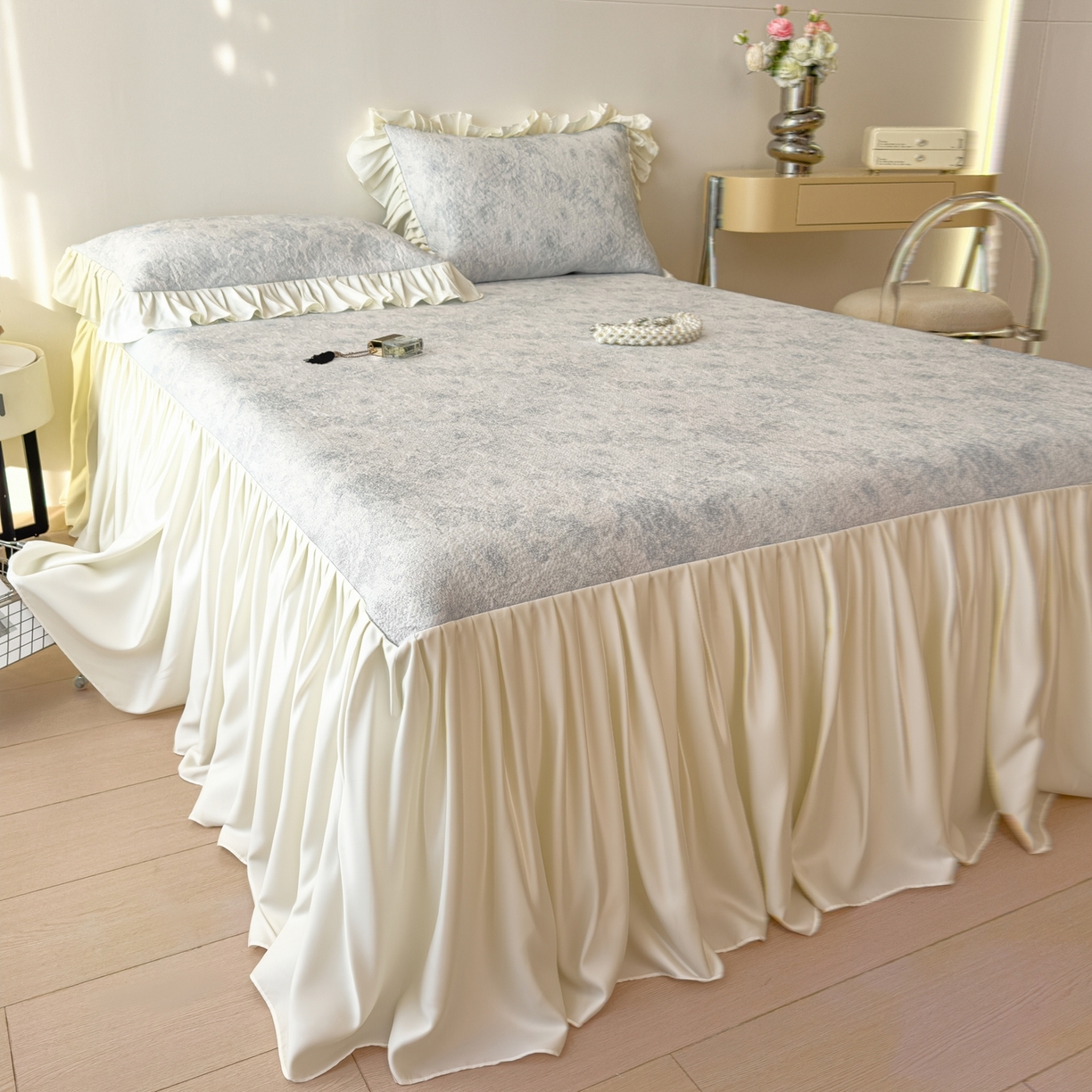 91家纺网 家纺一手货源 找家纺 孩子王家纺 2026新款法式风冰豆豆凉席夏天冰丝席凉感值过0.21夏季可机洗家用软席床裙款A 玫瑰暗夜灰